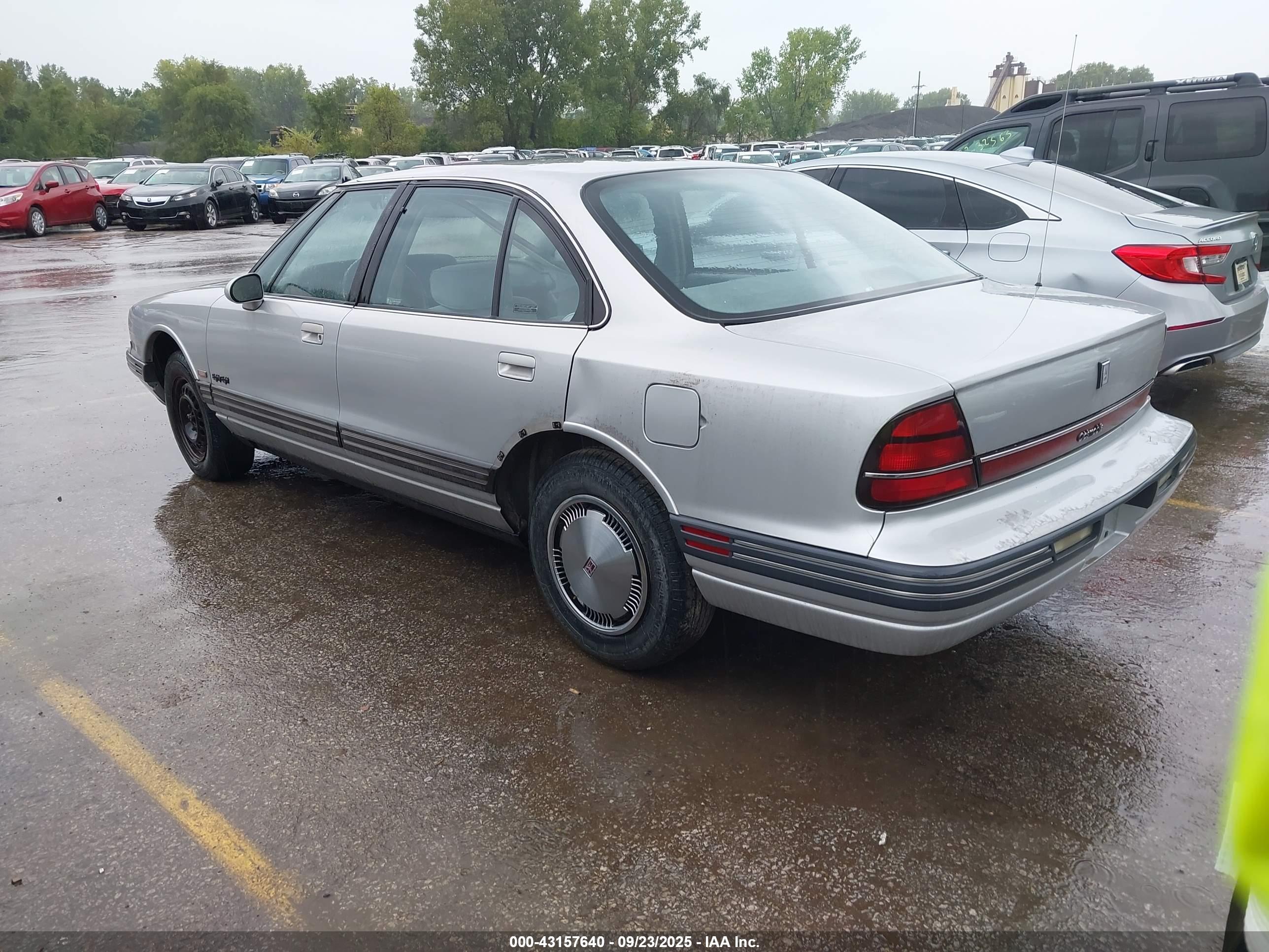 OLDSMOBILE 88 image 3
