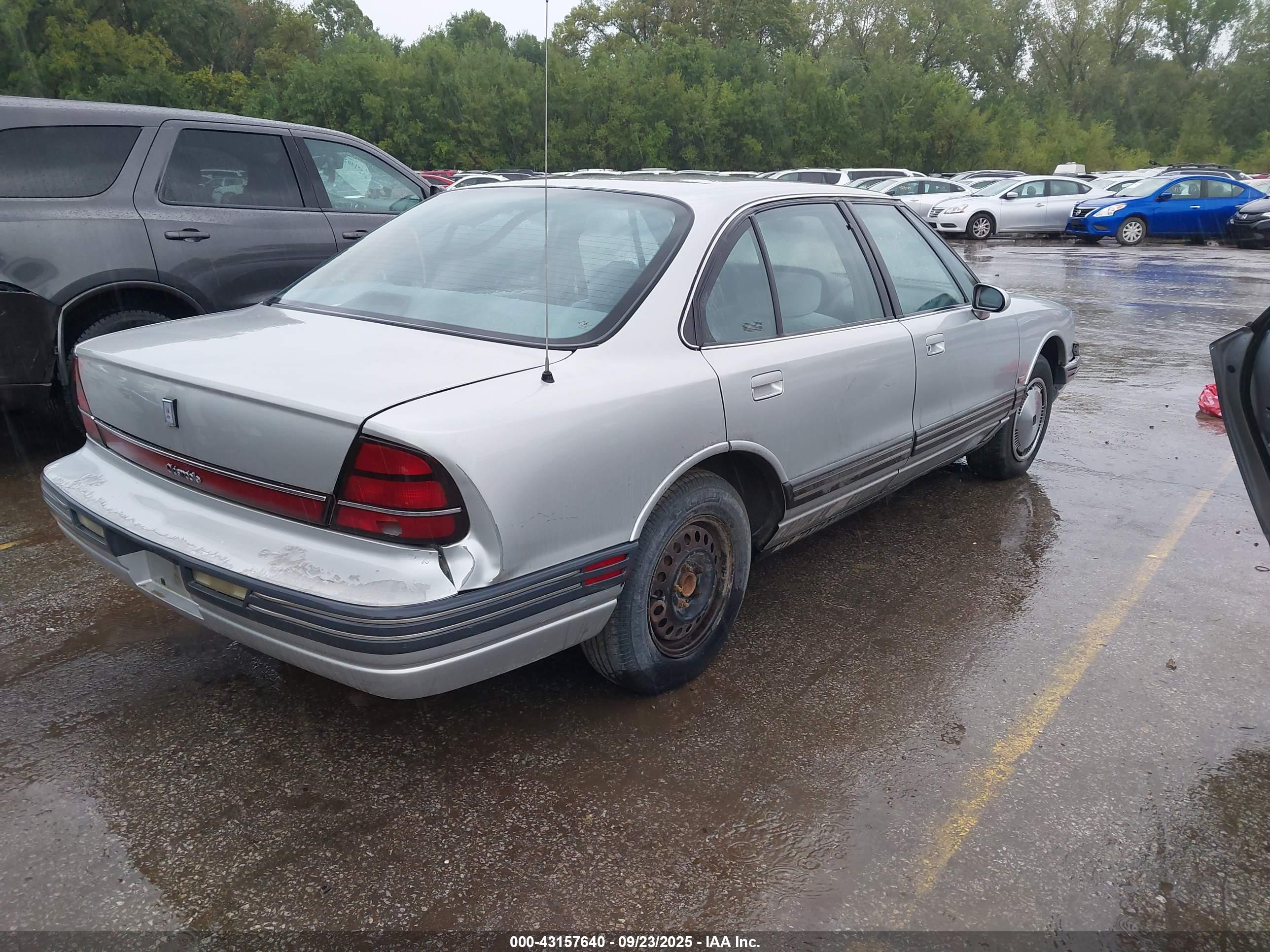 OLDSMOBILE 88 image 4