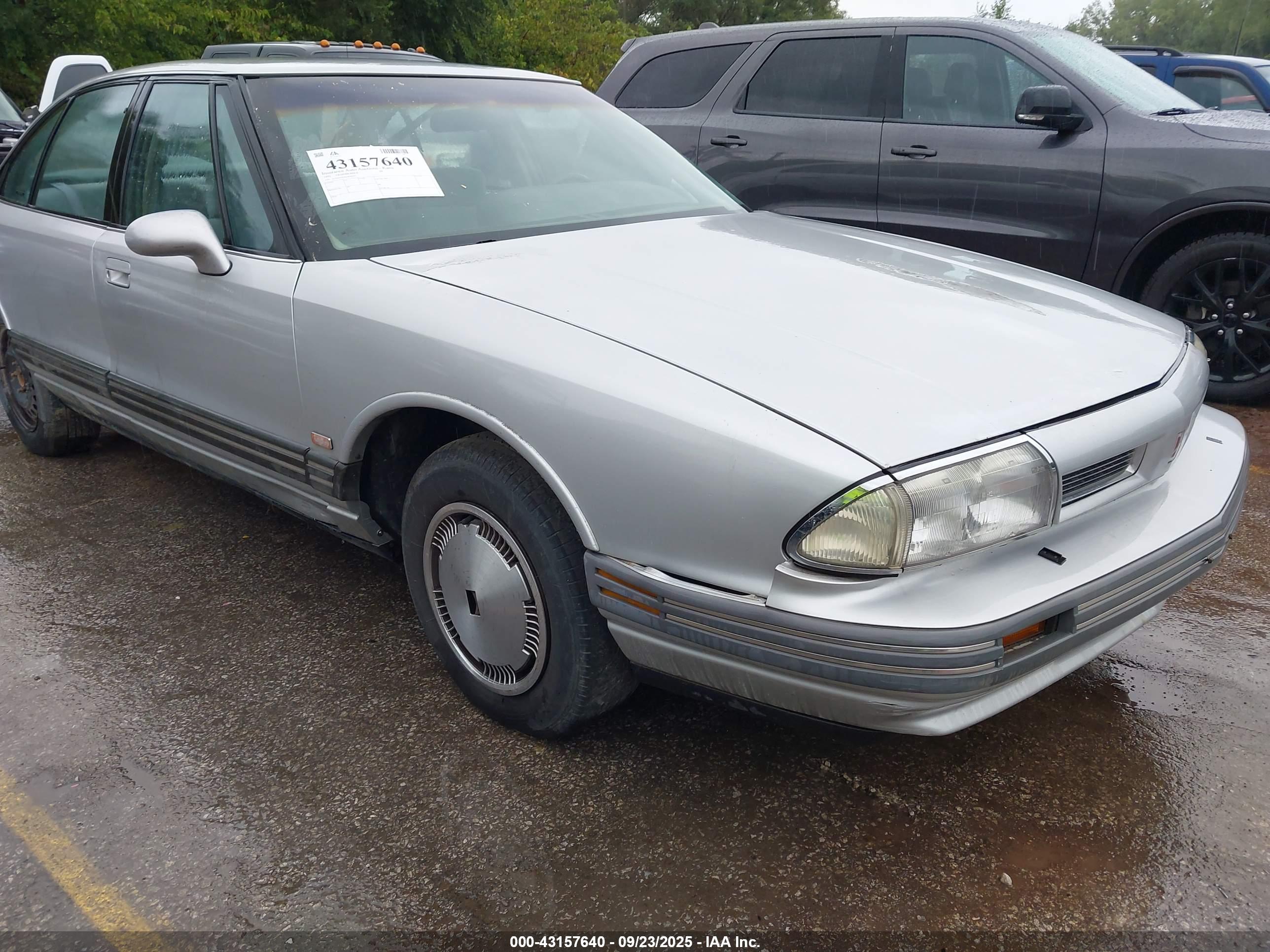 OLDSMOBILE 88 image 6