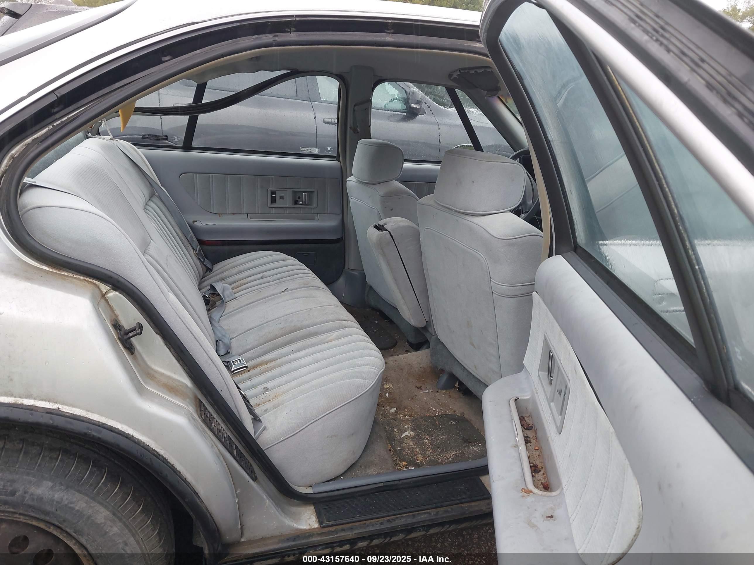 OLDSMOBILE 88 image 8