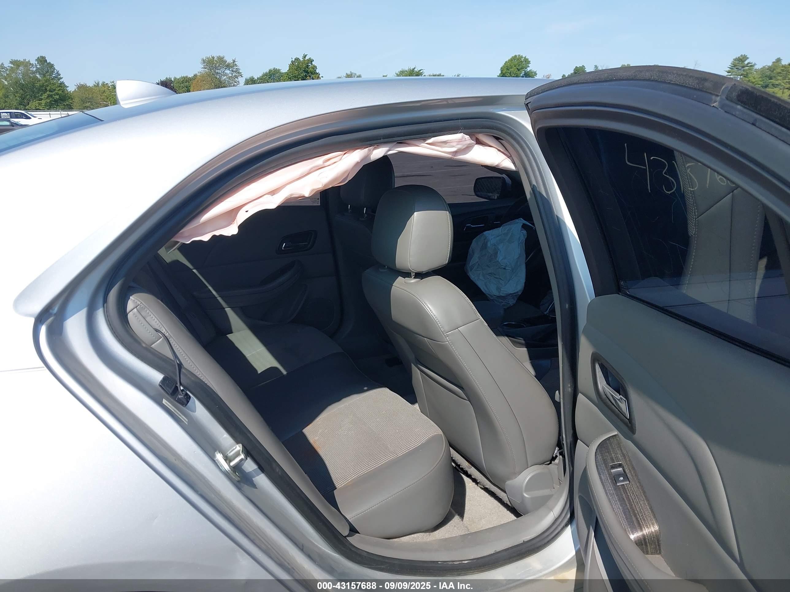 CHEVROLET MALIBU image 8
