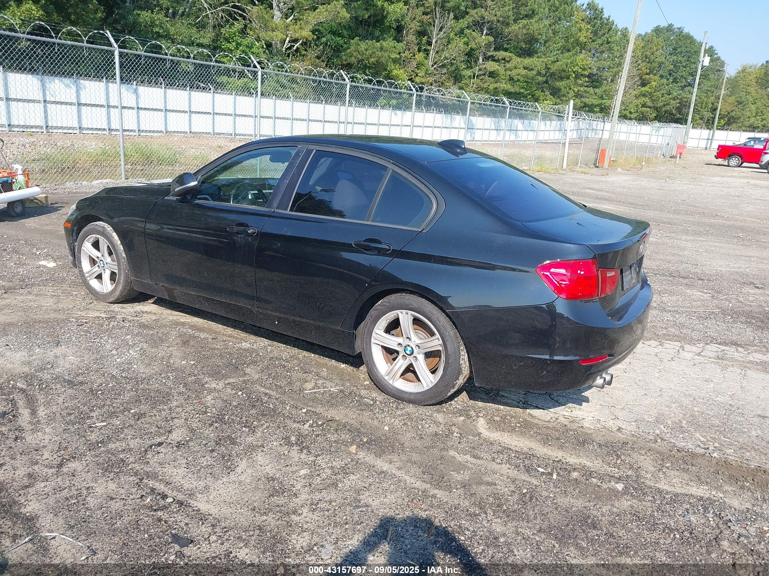 BMW 328I image 3