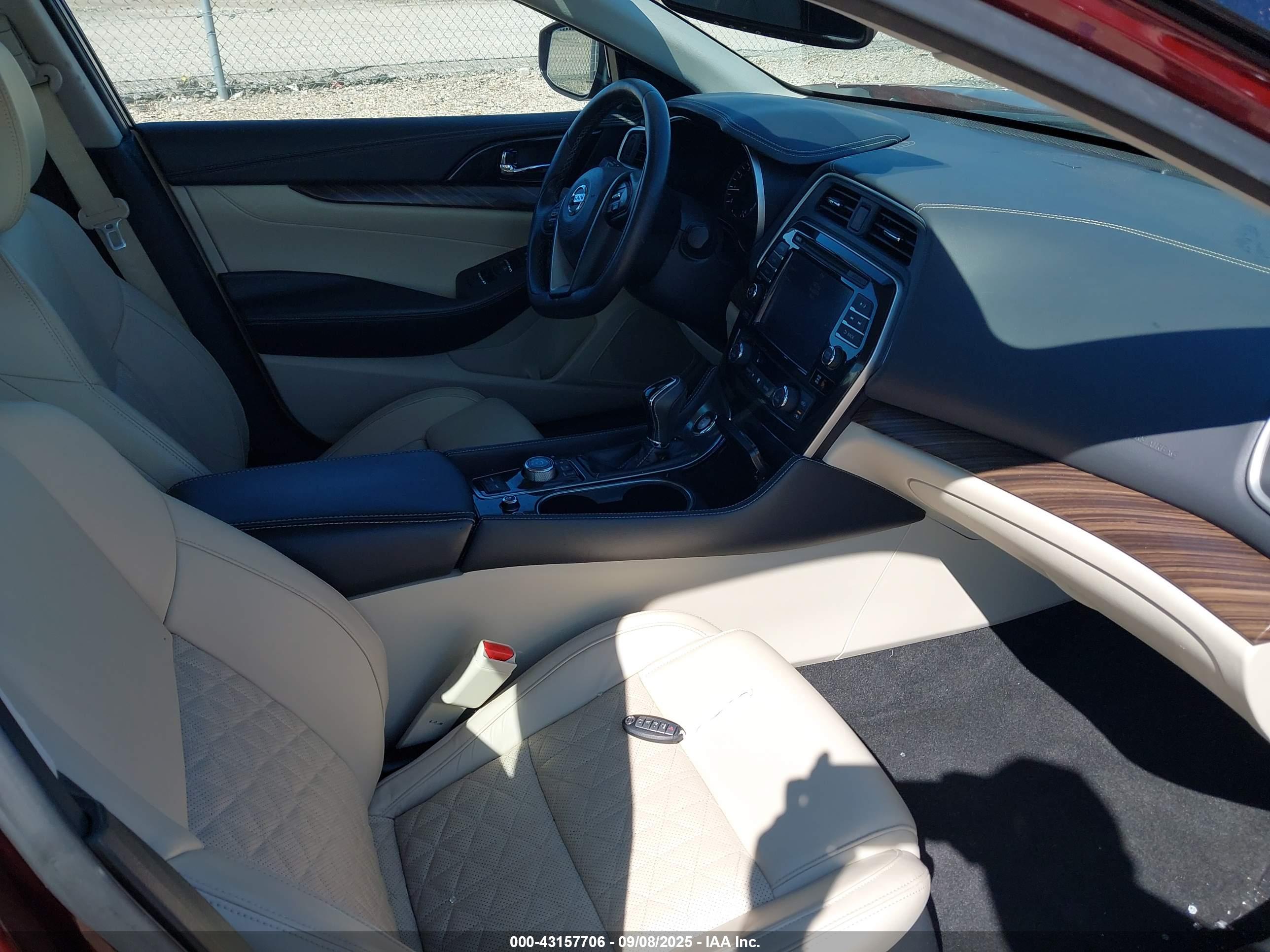 NISSAN MAXIMA image 5