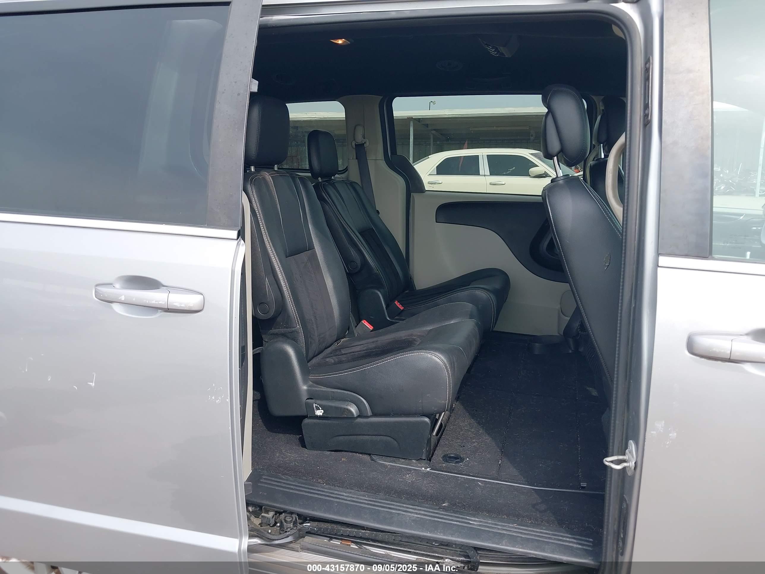 DODGE GRAND image 8