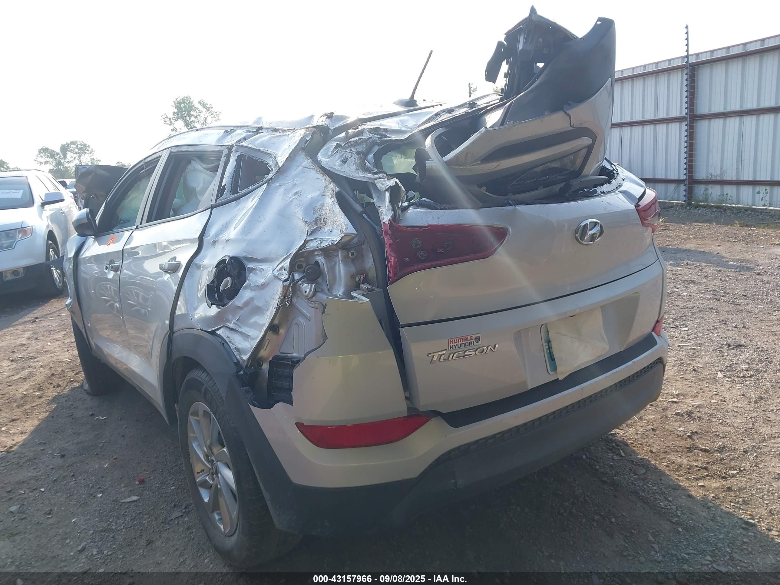 HYUNDAI TUCSON image 3
