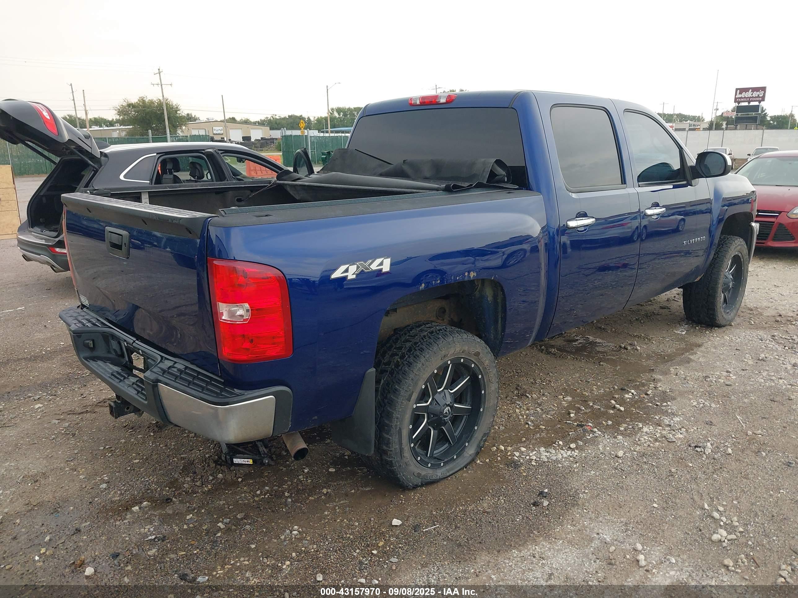 CHEVROLET SILVERADO image 4