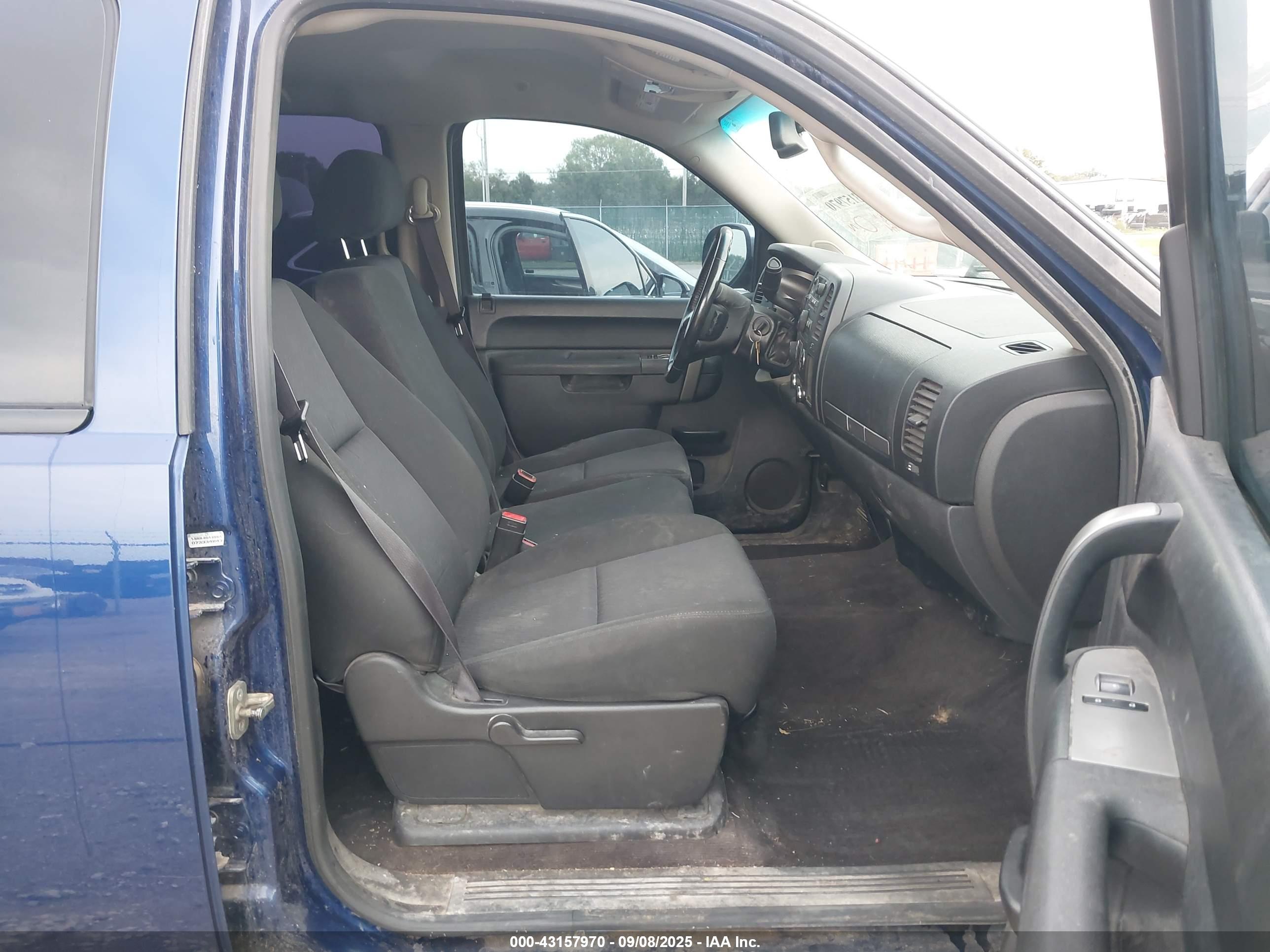 CHEVROLET SILVERADO image 5