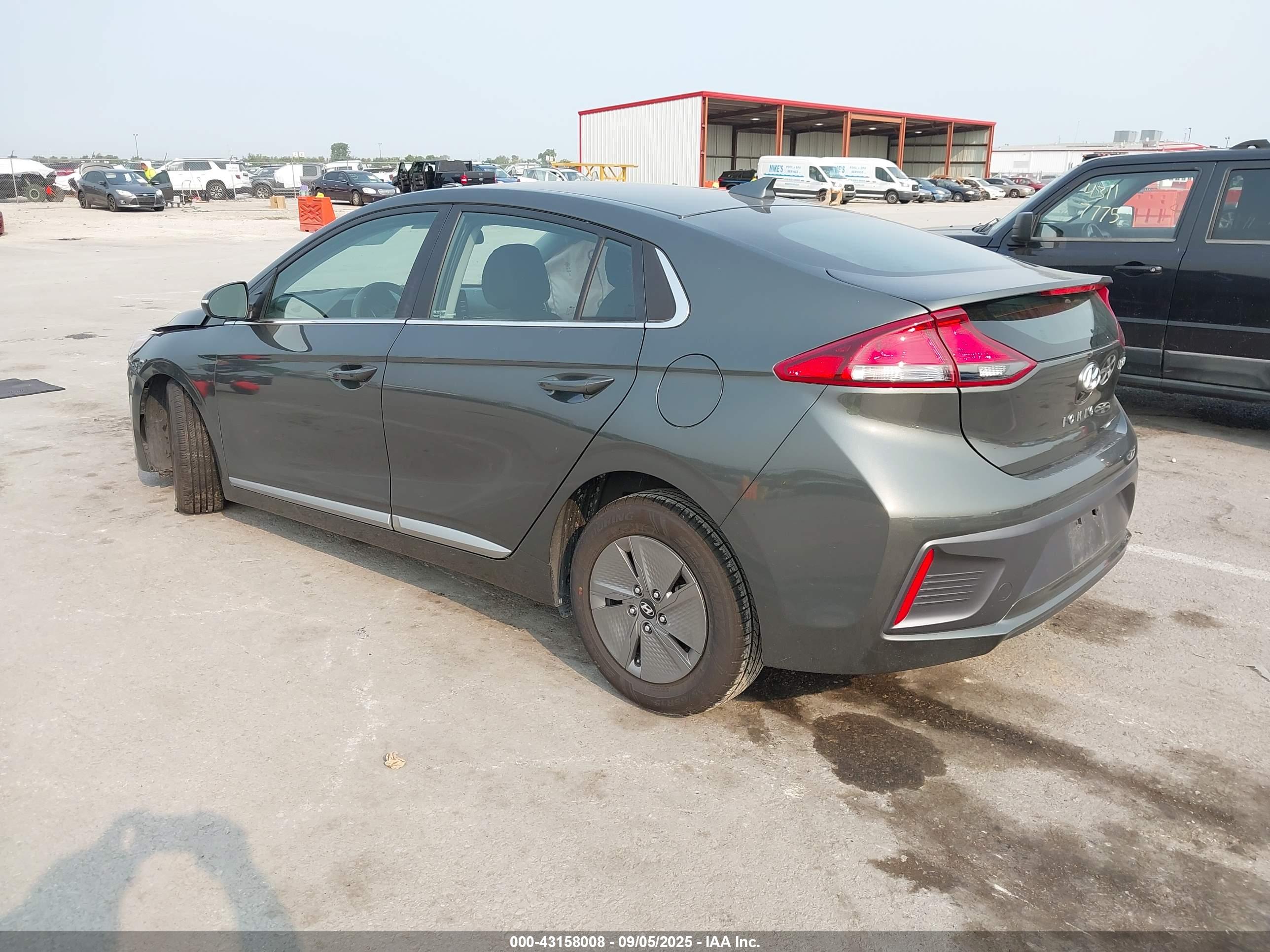 HYUNDAI IONIQ image 3