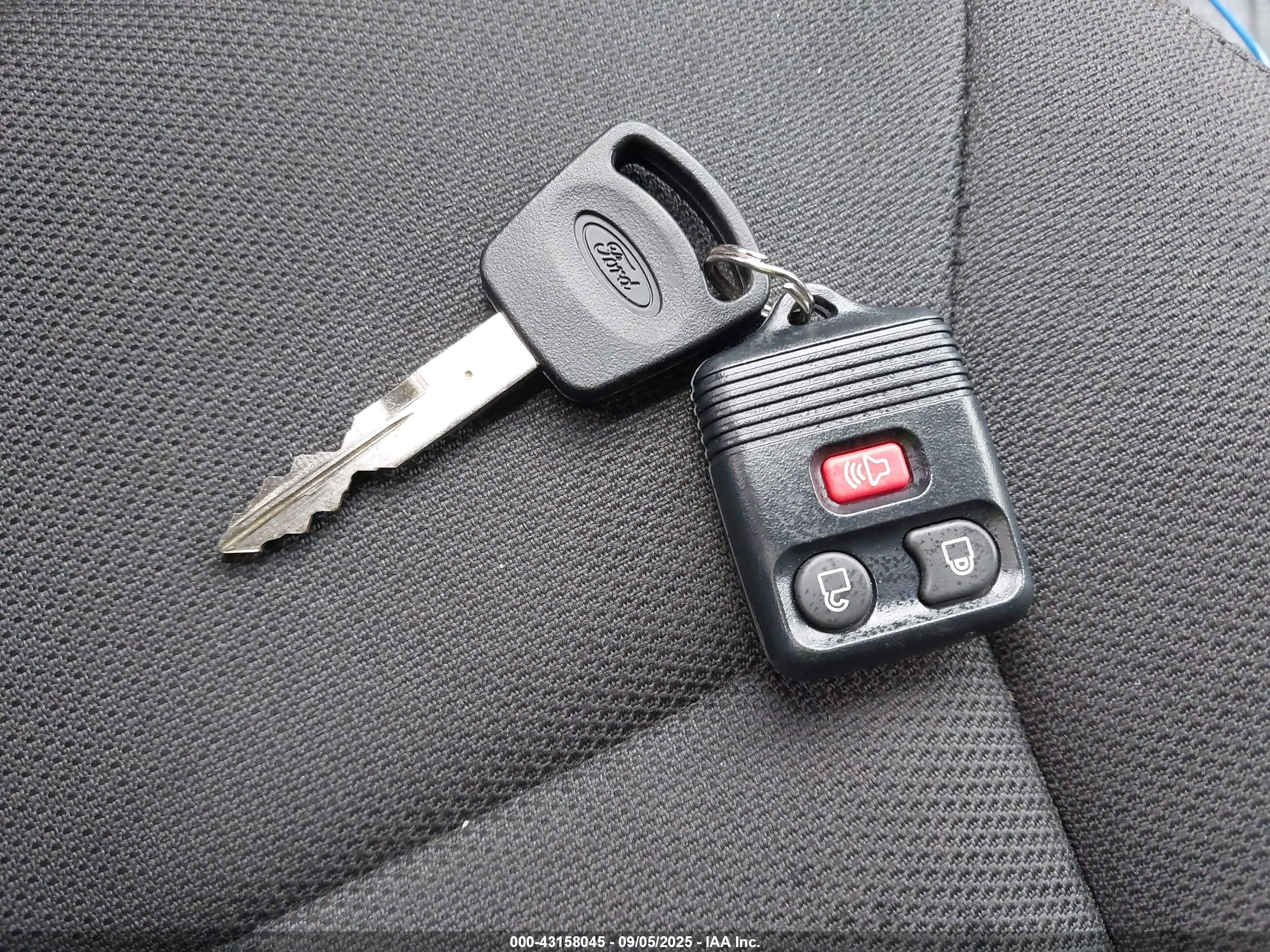 FORD EXPLORER image 11