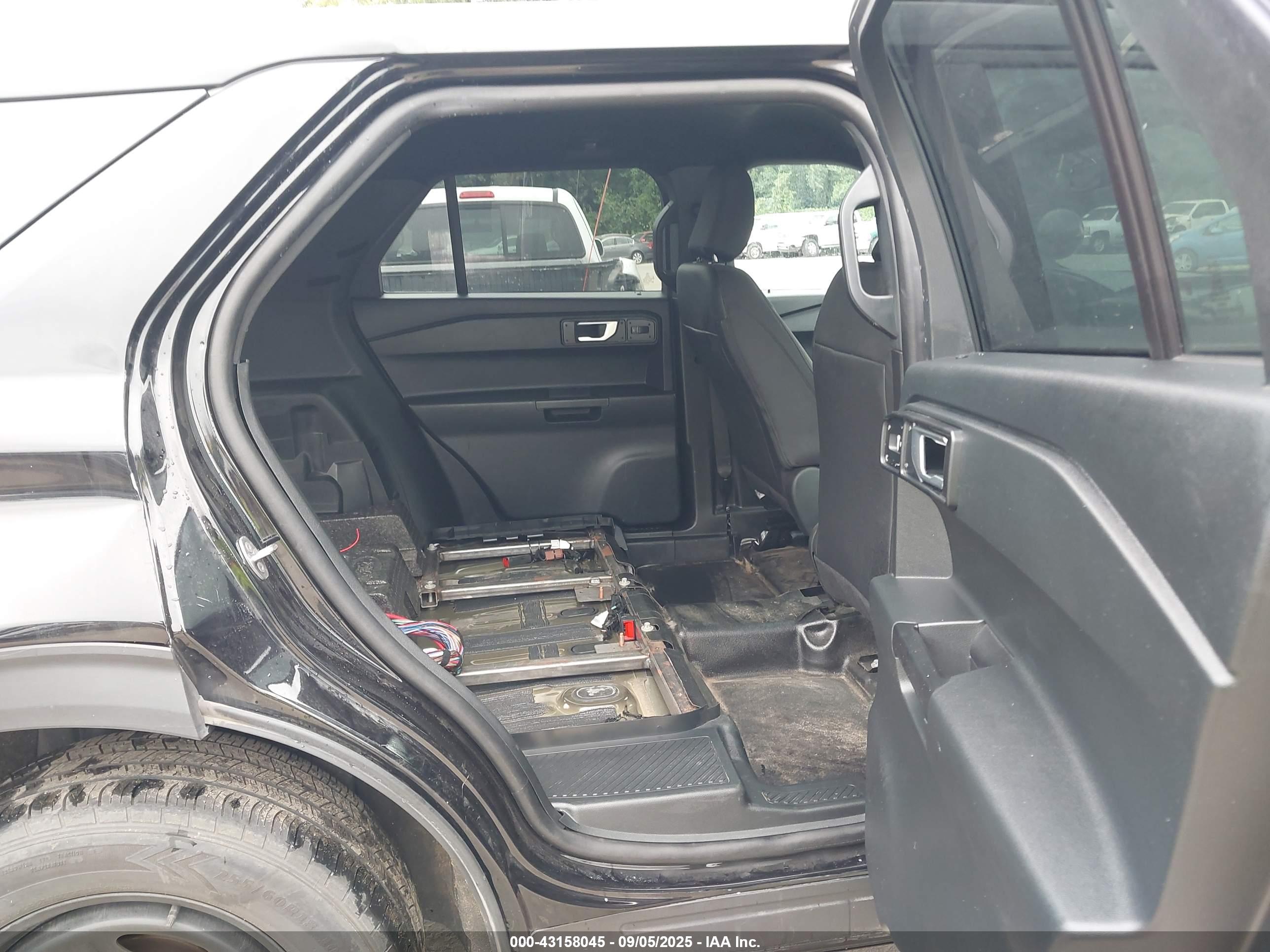 FORD EXPLORER image 8
