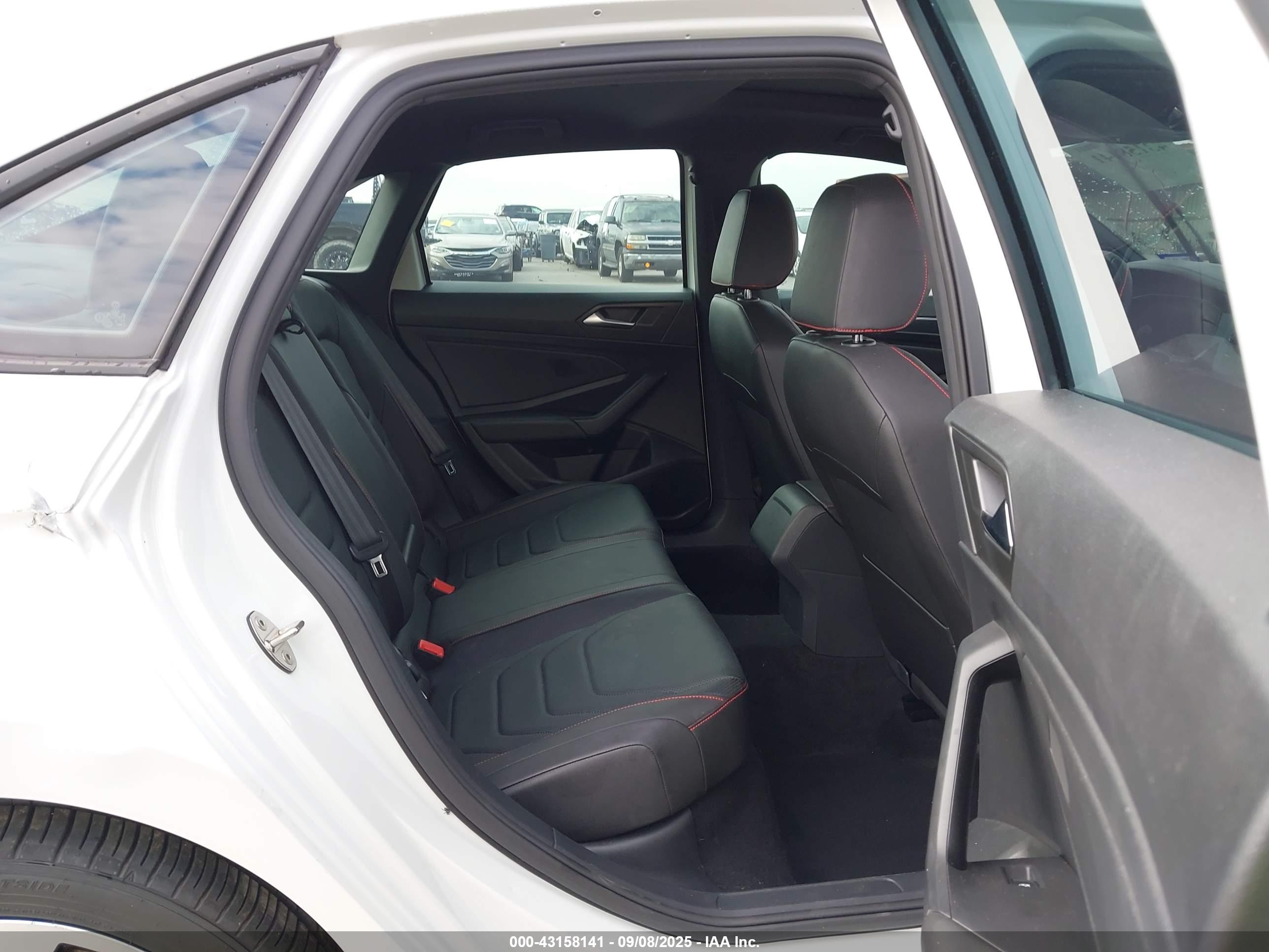 VOLKSWAGEN JETTA image 8