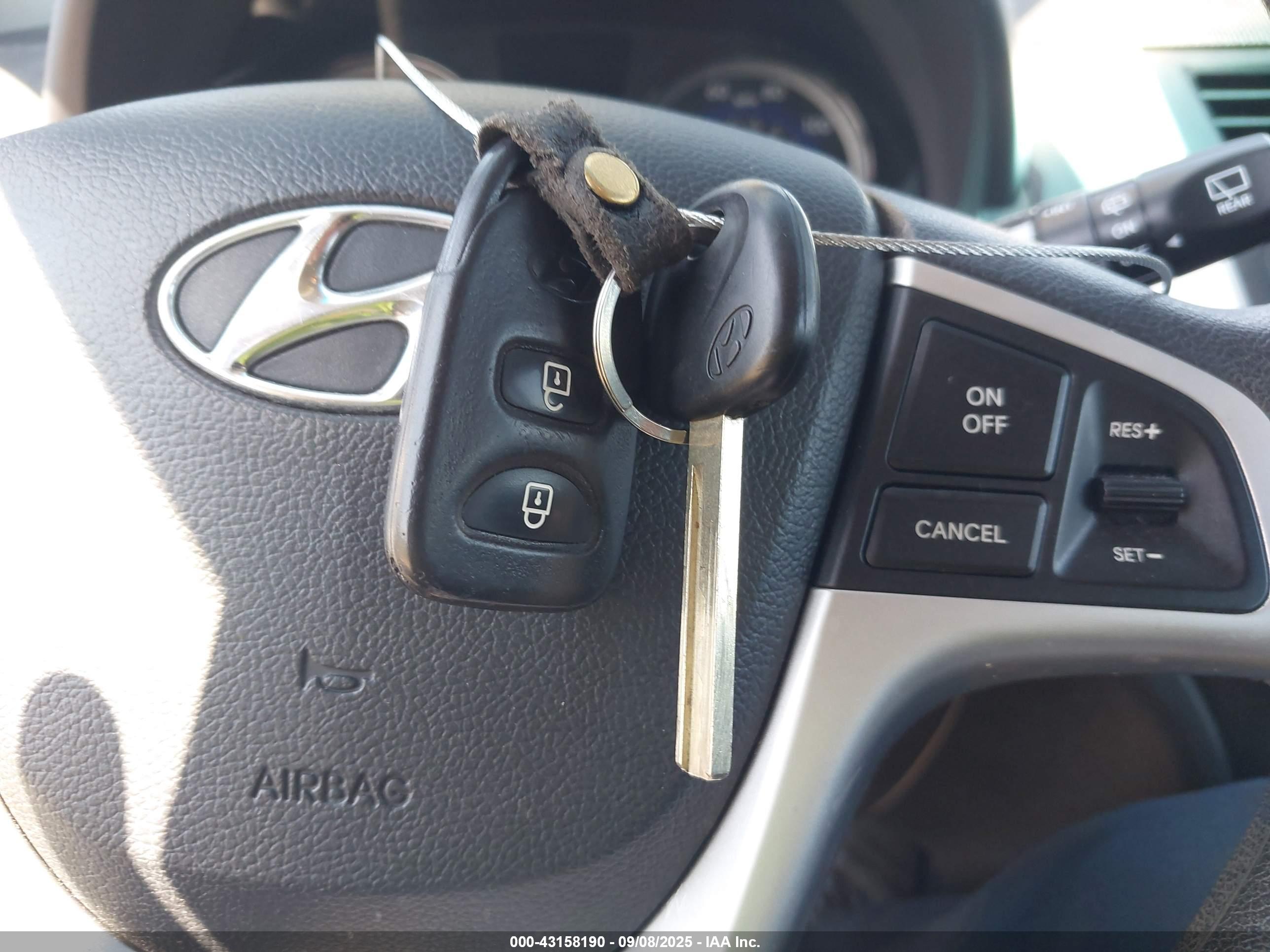 HYUNDAI ACCENT image 11