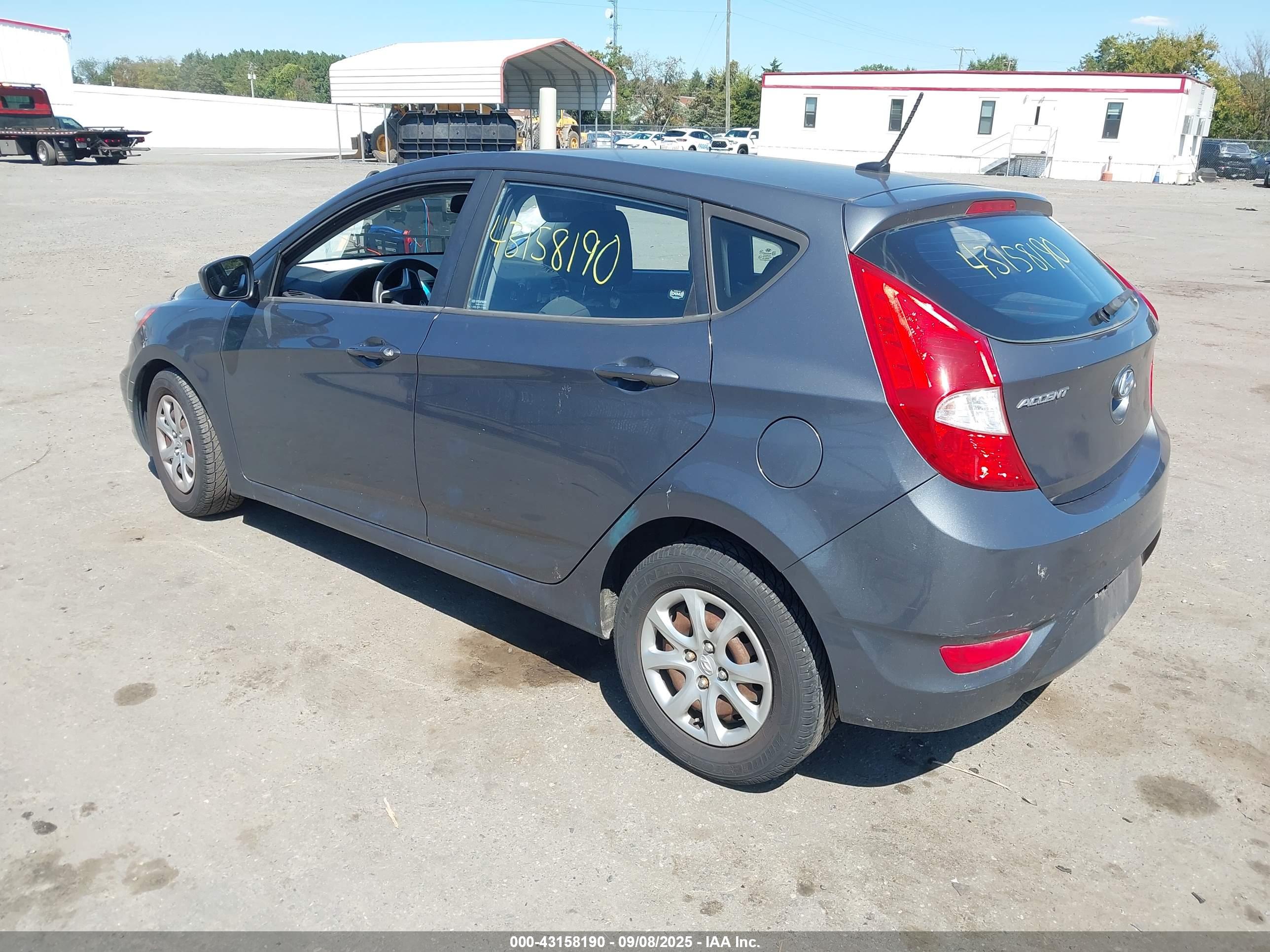 HYUNDAI ACCENT image 3