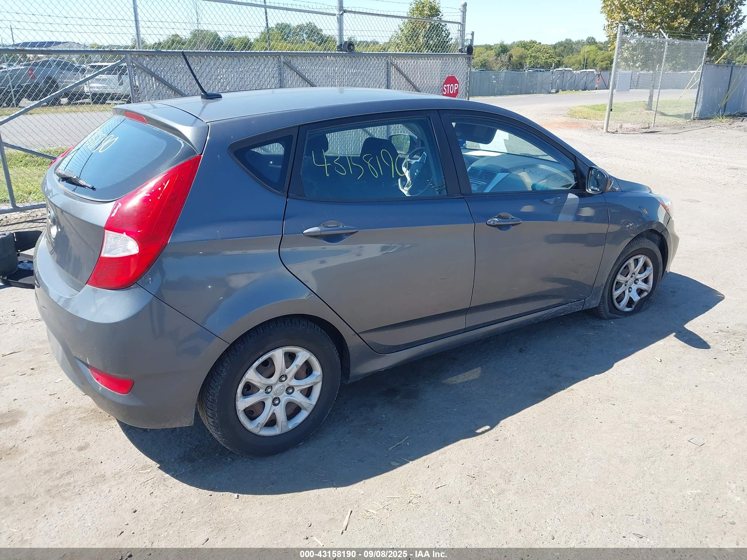 HYUNDAI ACCENT image 4