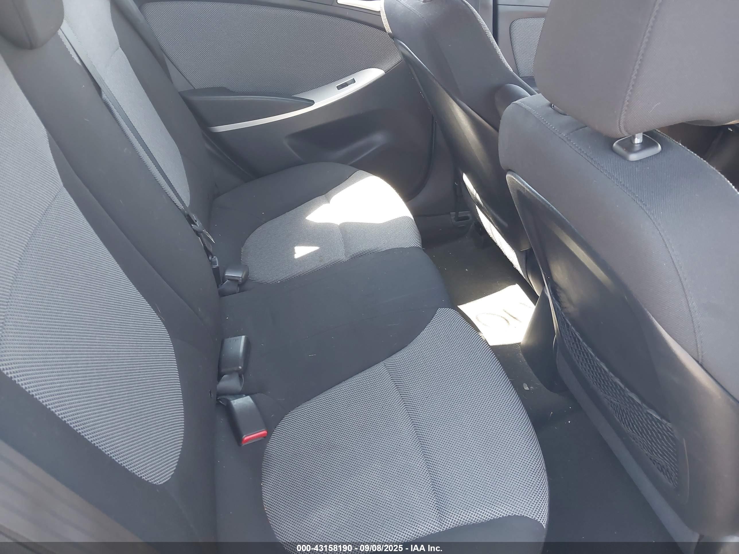 HYUNDAI ACCENT image 8