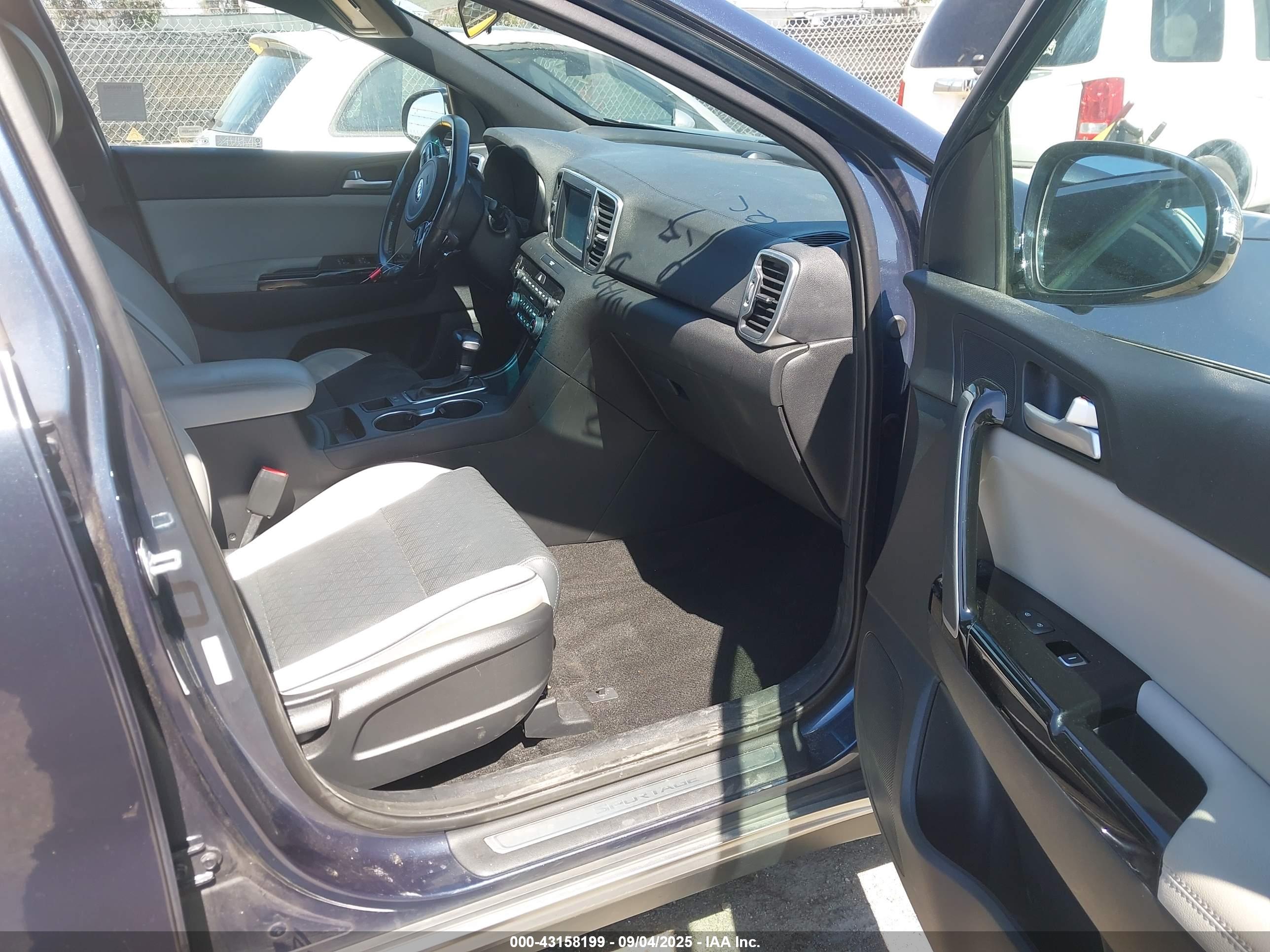 KIA SPORTAGE image 5
