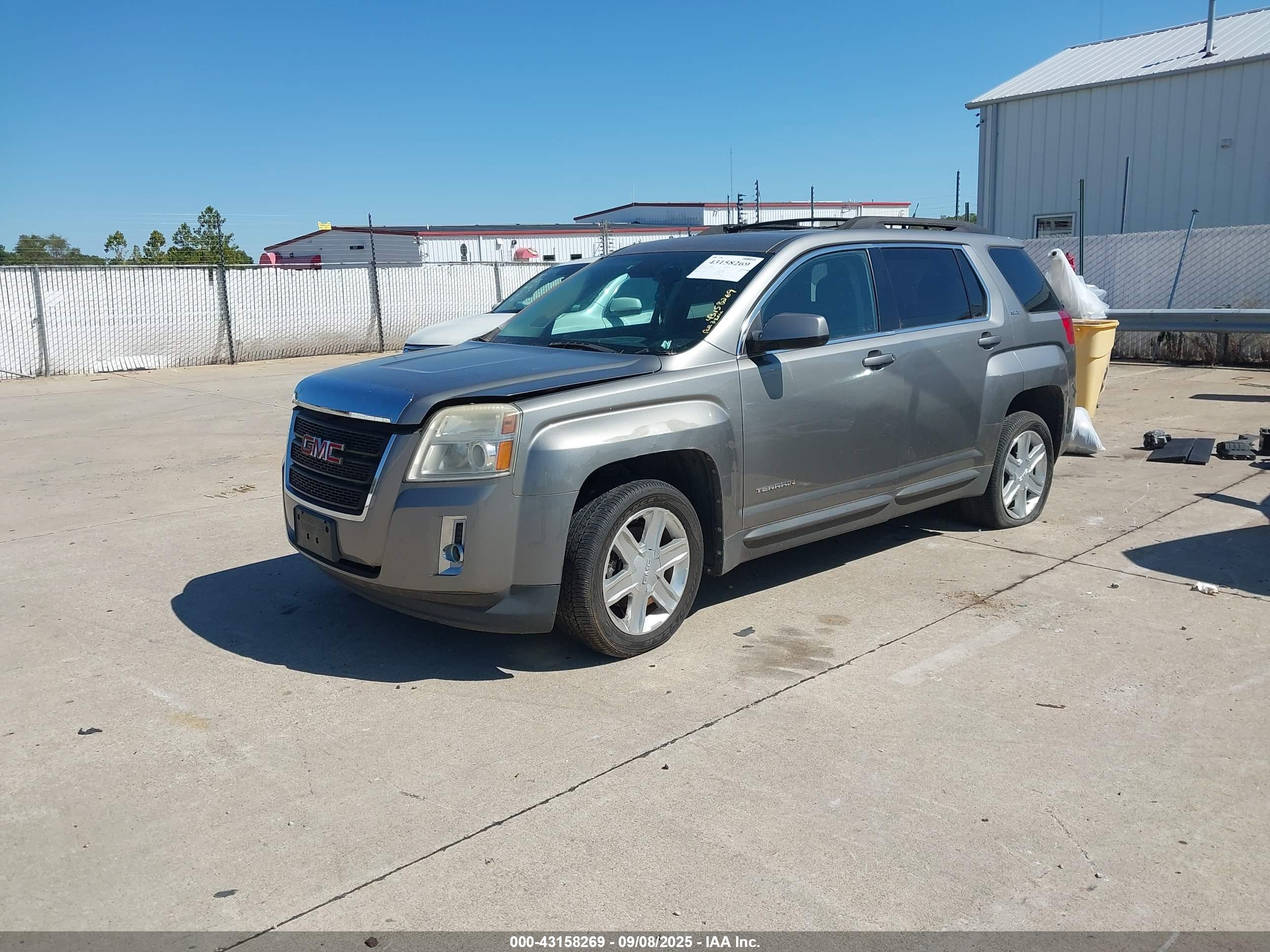 GMC TERRAIN image 2