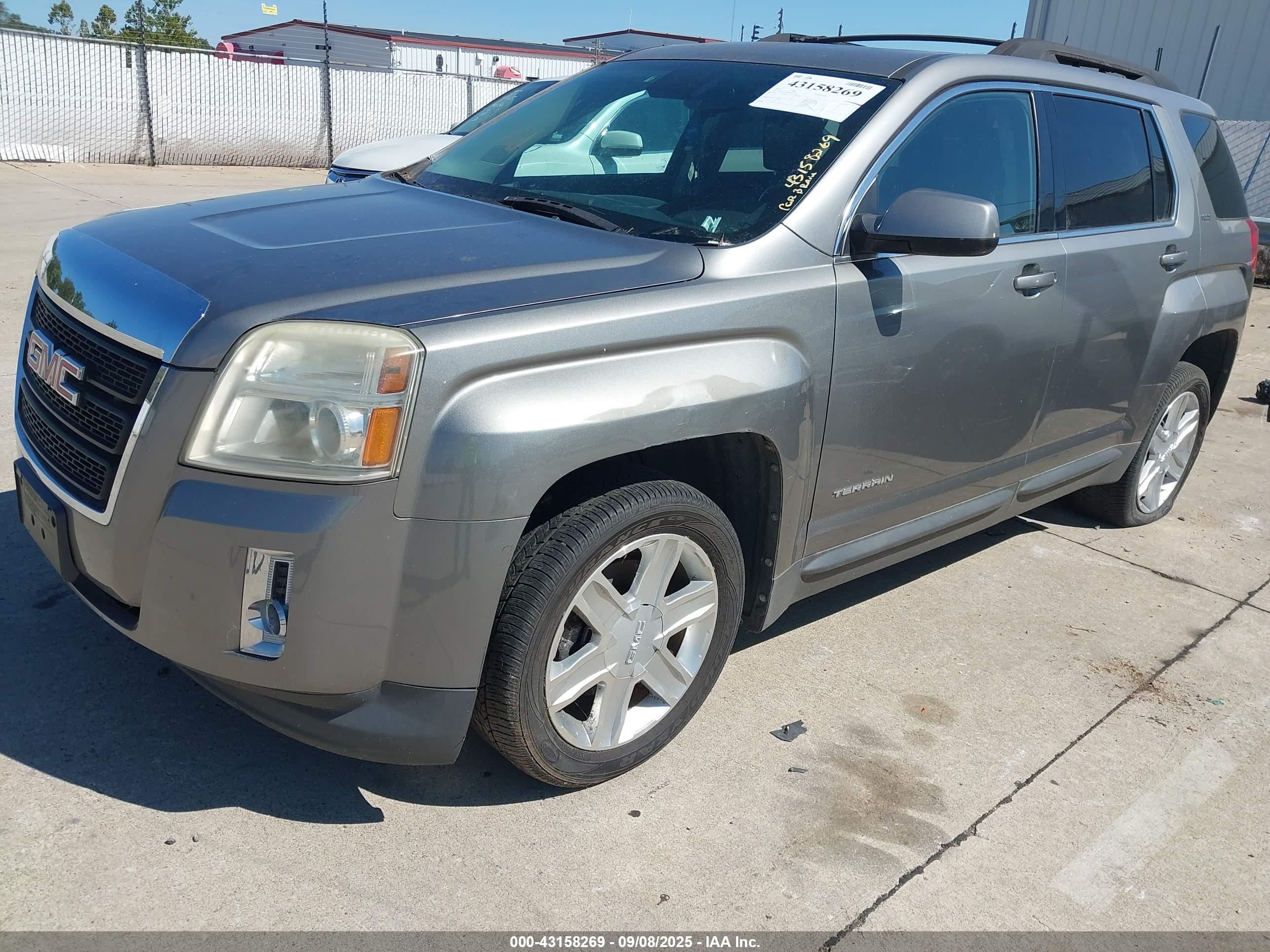 GMC TERRAIN image 6