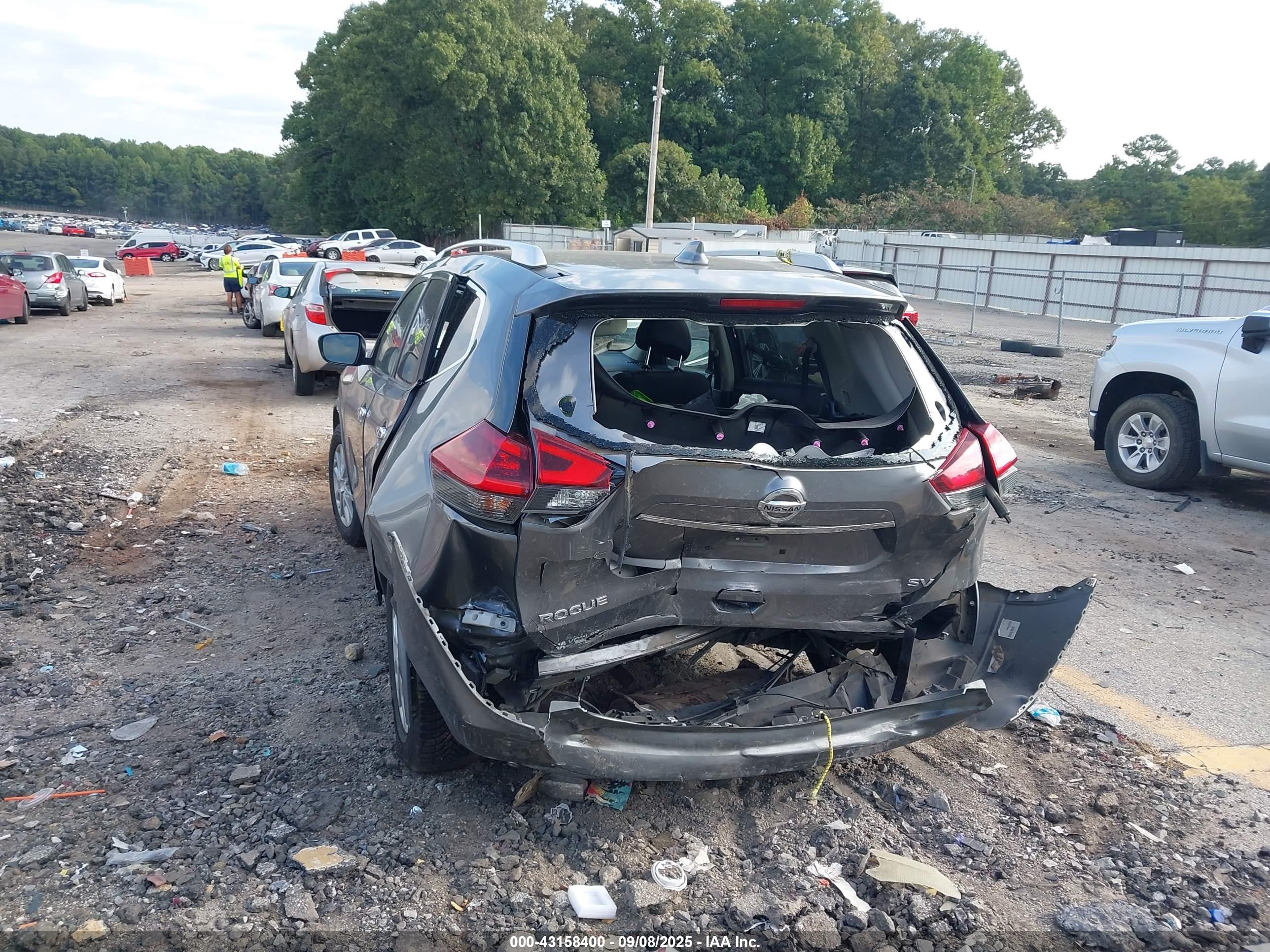 NISSAN ROGUE image 3