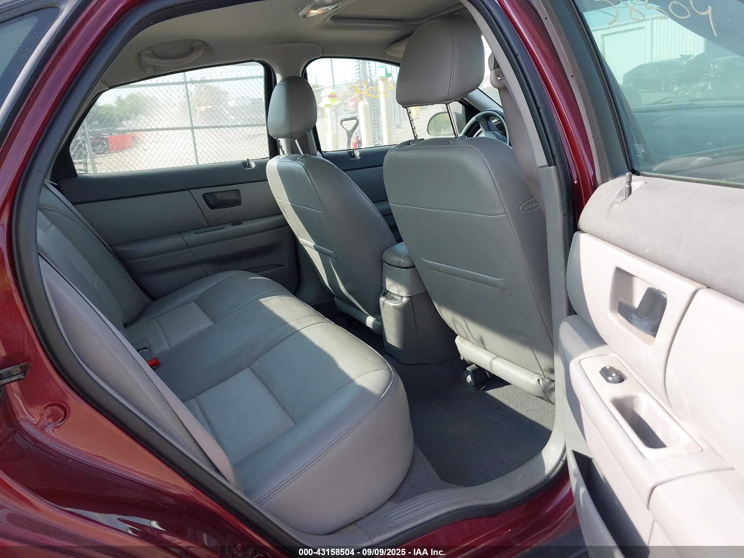 FORD TAURUS image 8