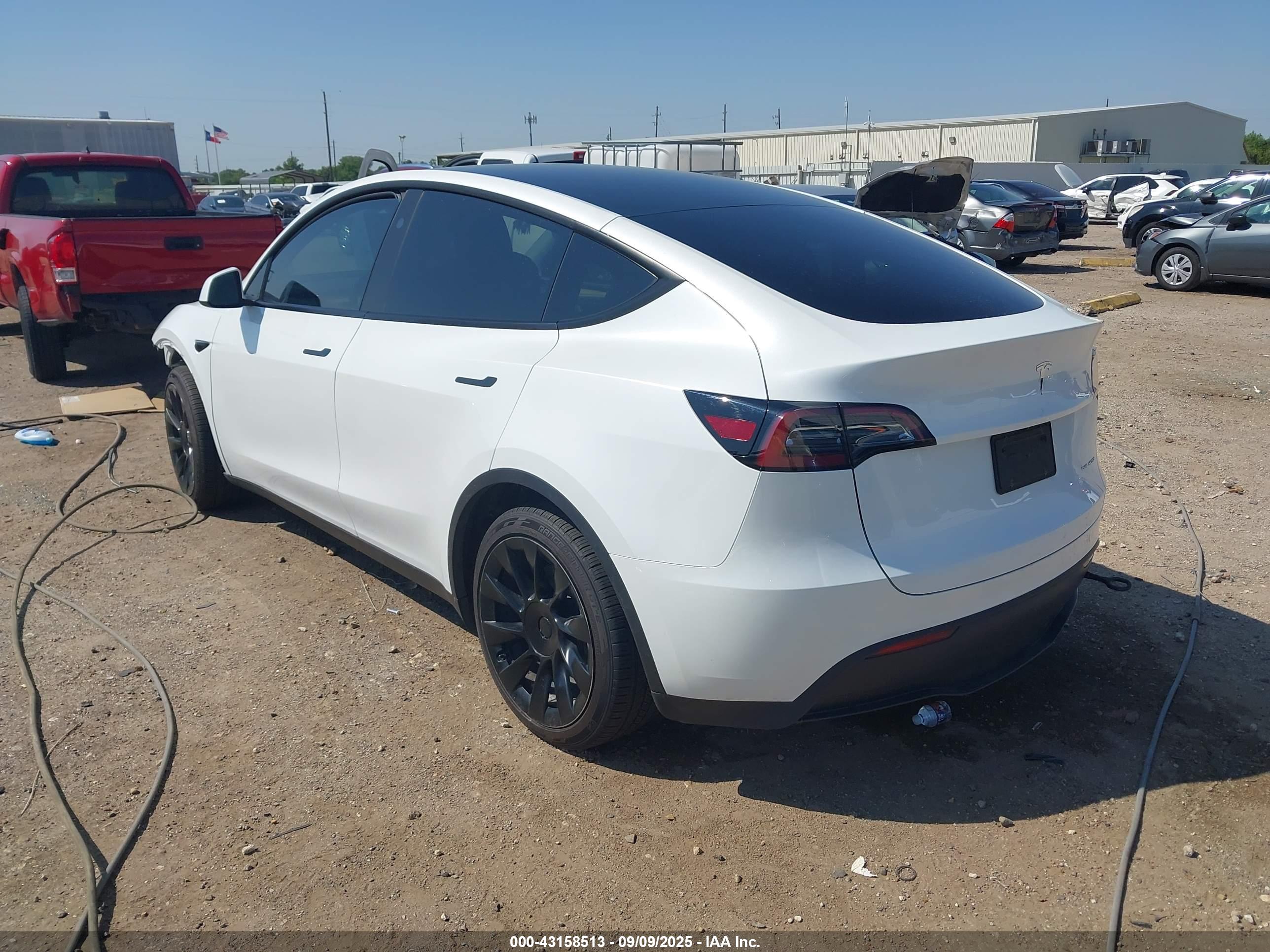 TESLA MODEL image 3