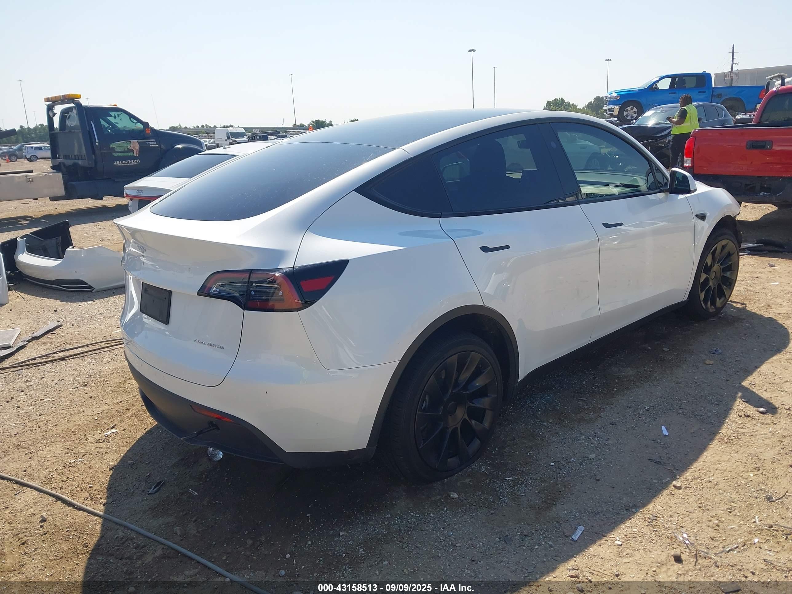 TESLA MODEL image 4