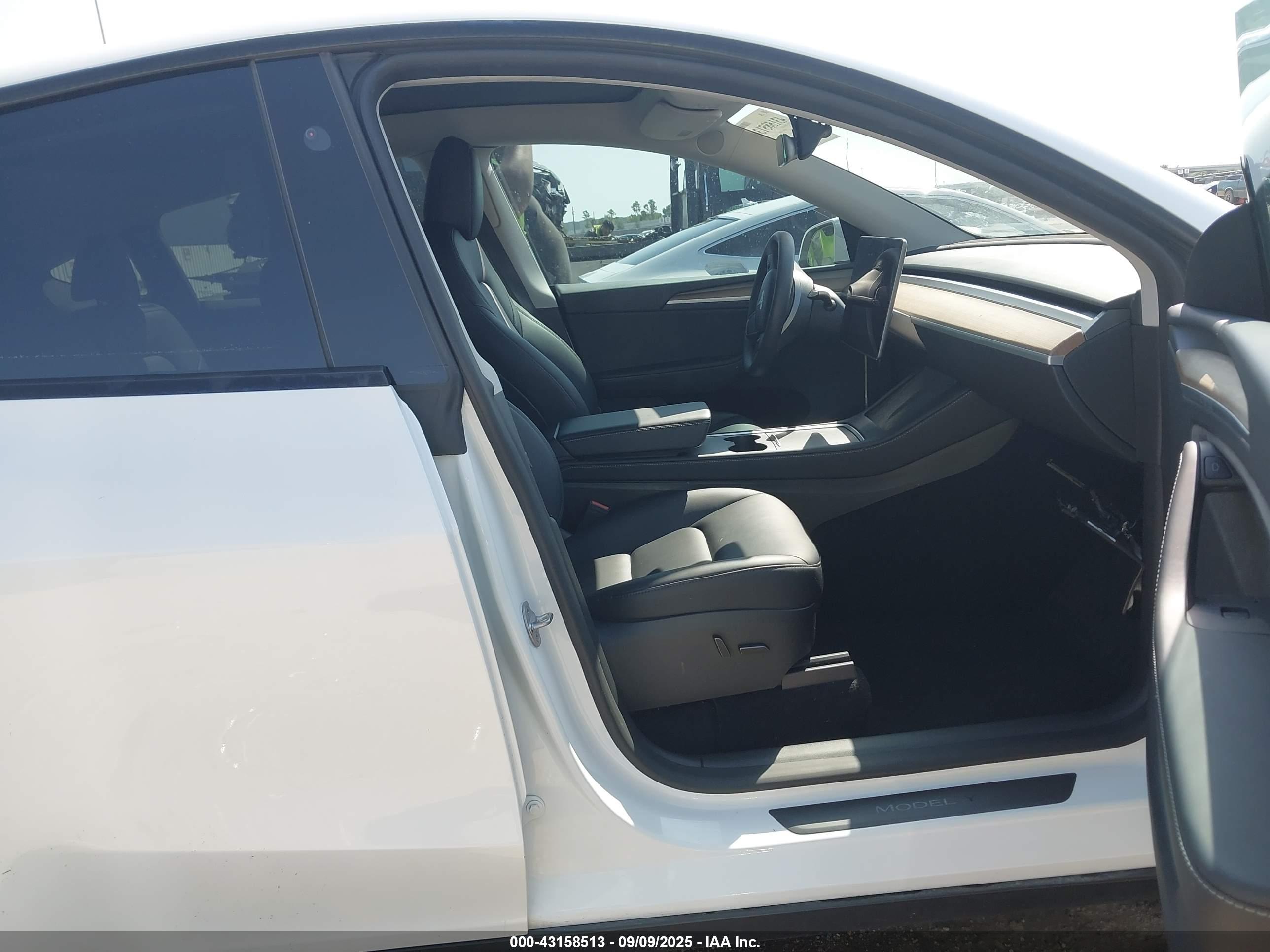 TESLA MODEL image 5