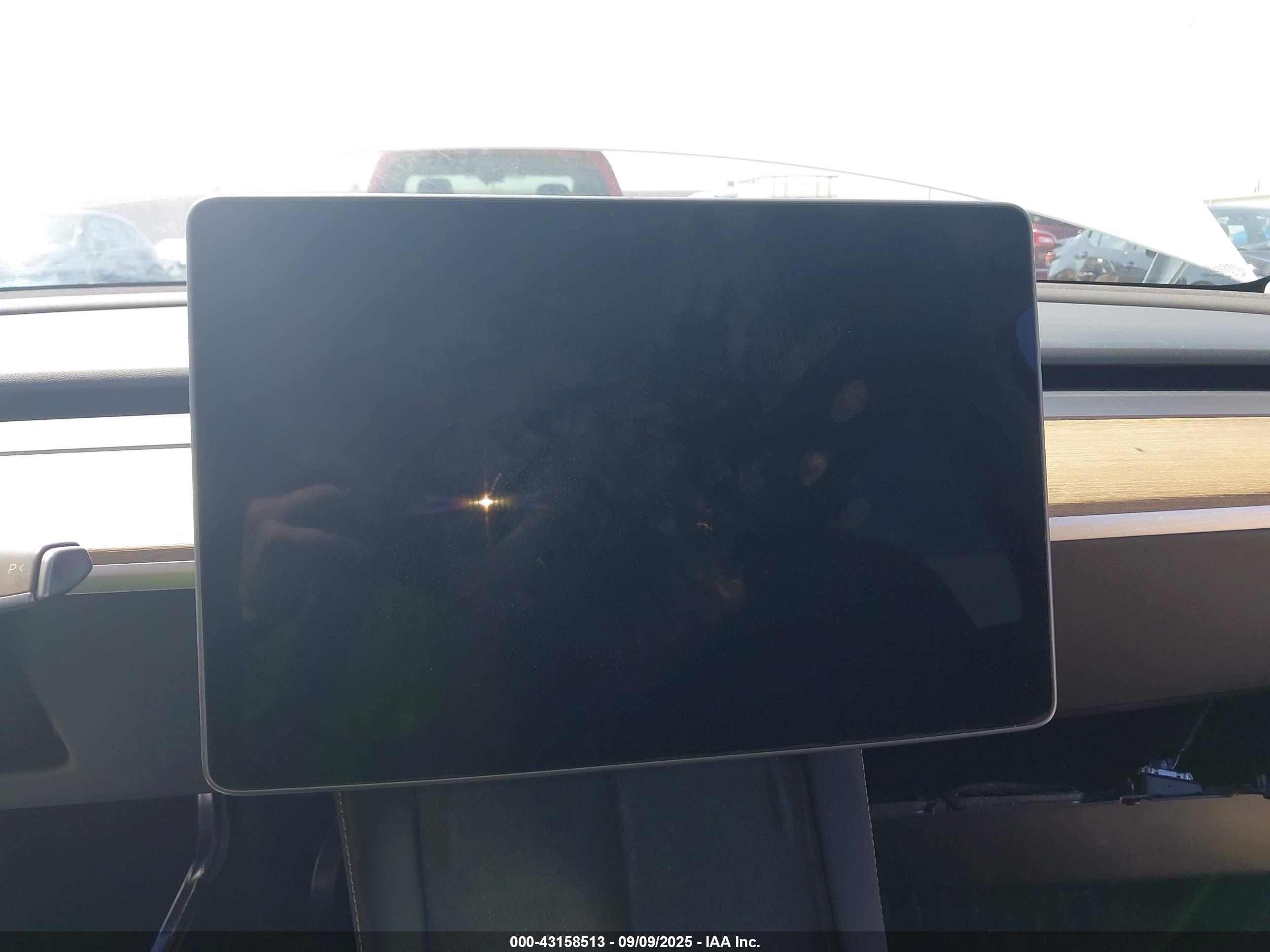 TESLA MODEL image 7