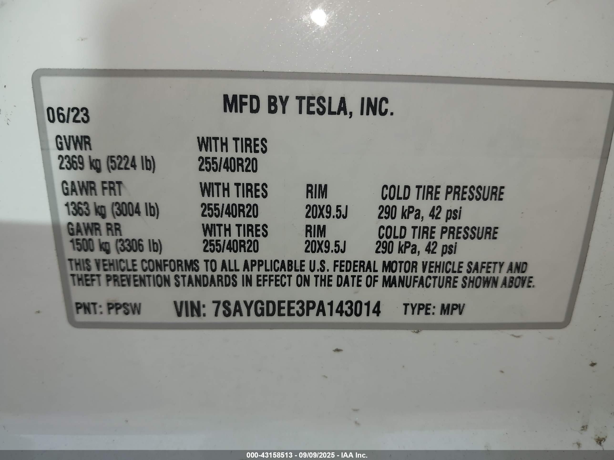 TESLA MODEL image 9