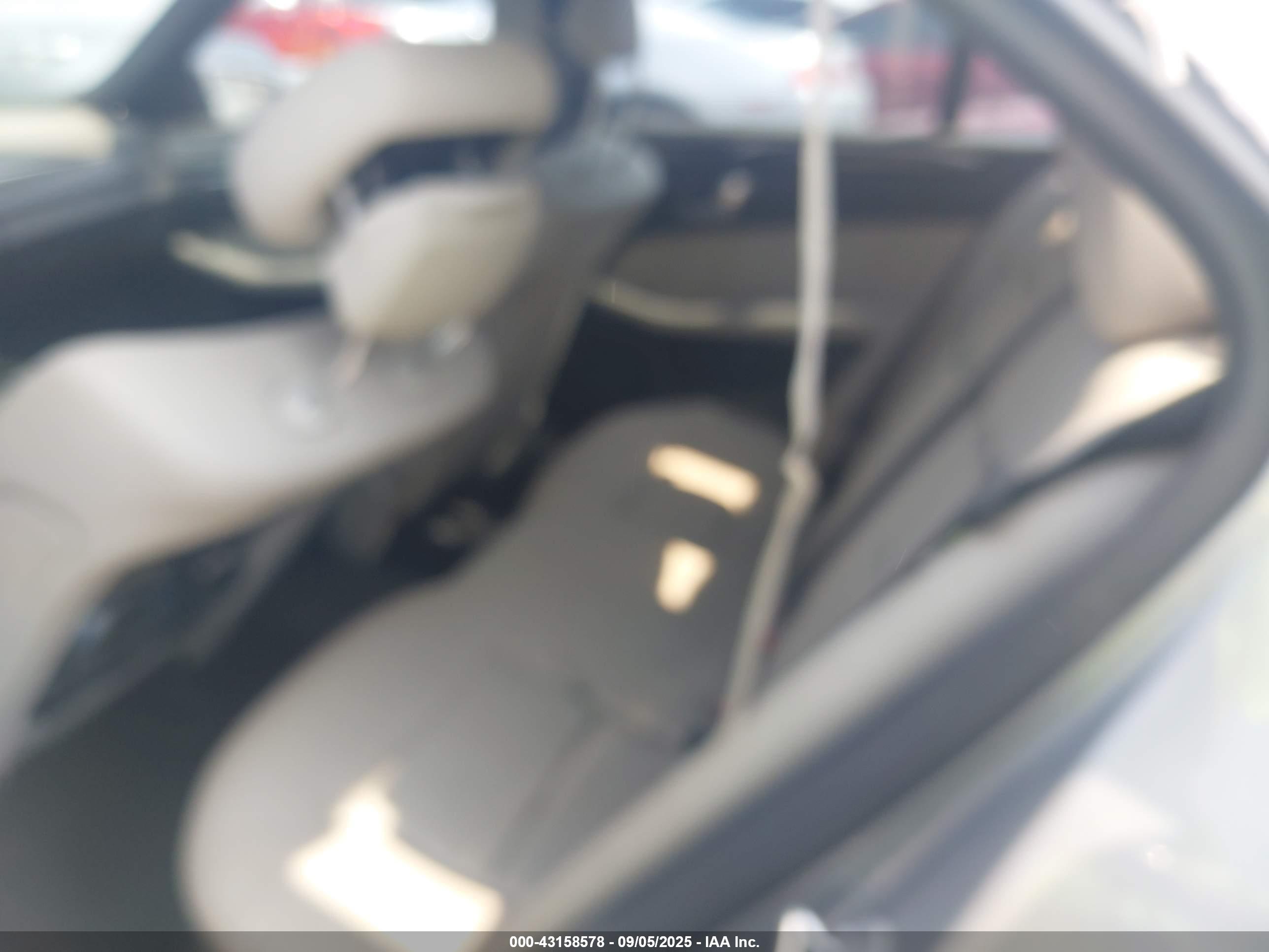 MERCEDES-BENZ E image 8