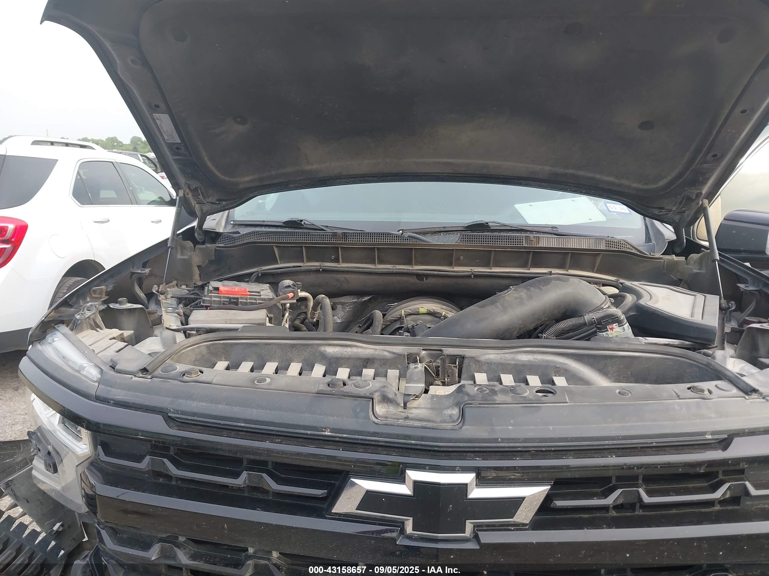 CHEVROLET SILVERADO image 10