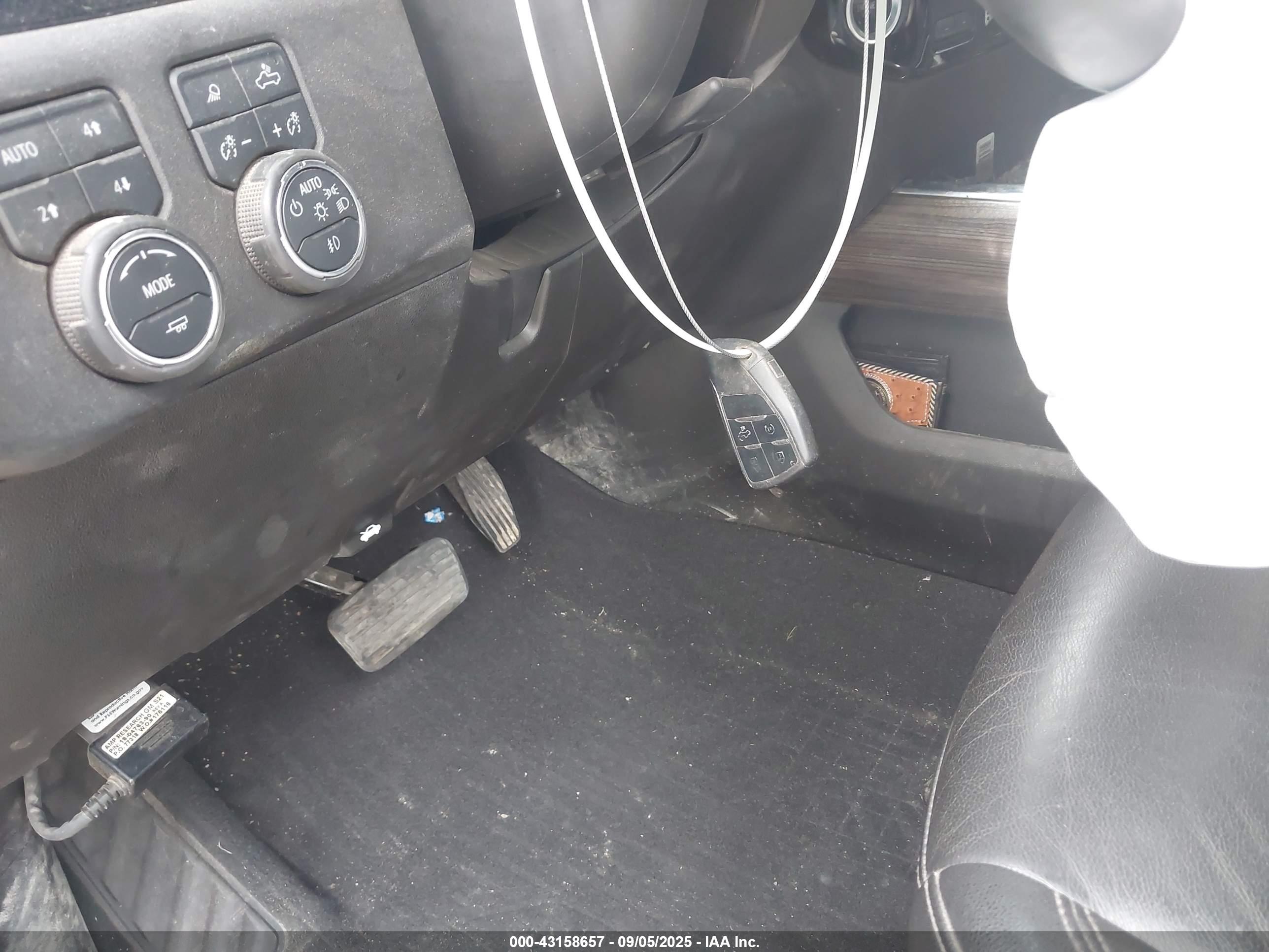 CHEVROLET SILVERADO image 11