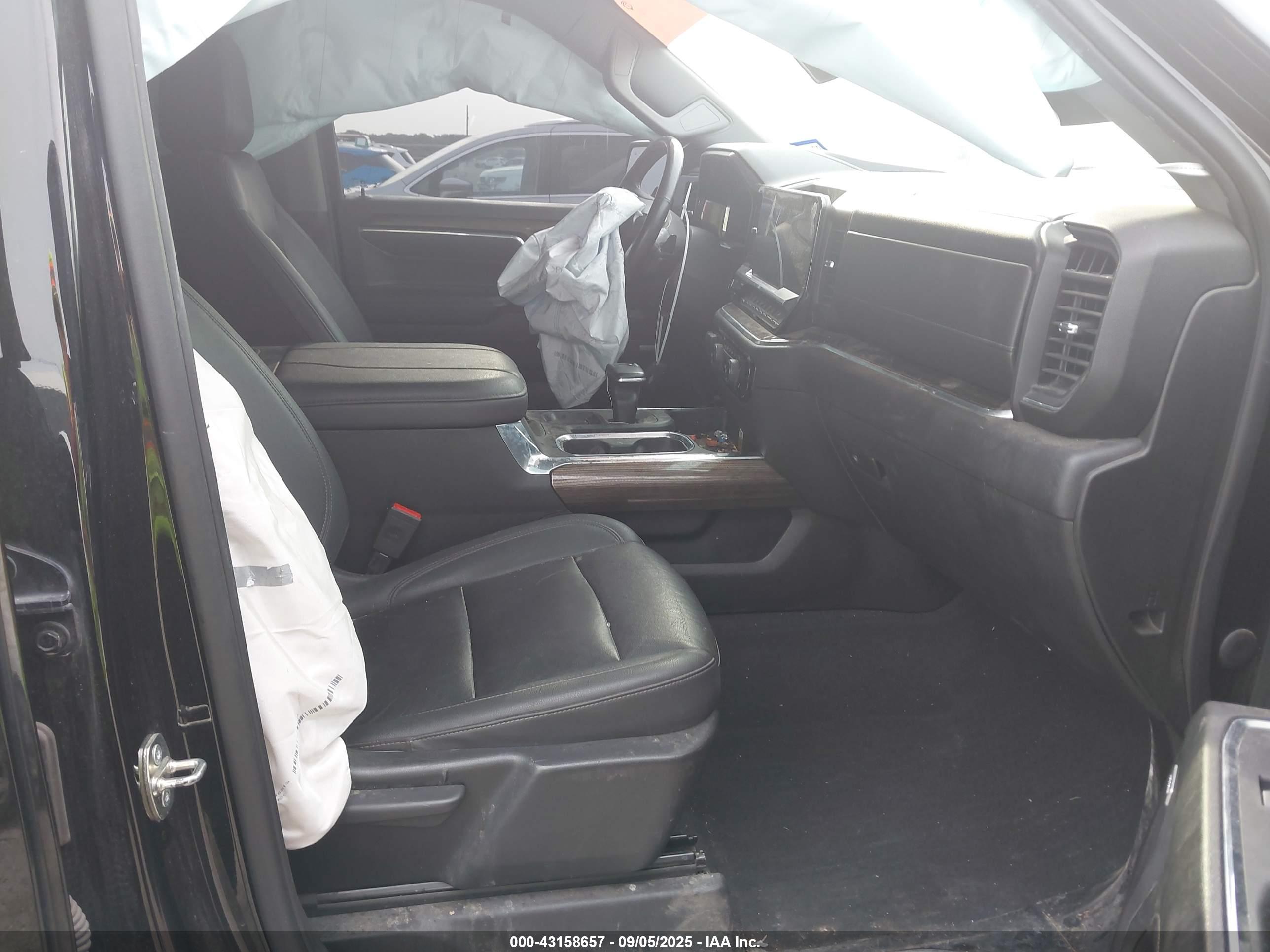 CHEVROLET SILVERADO image 5