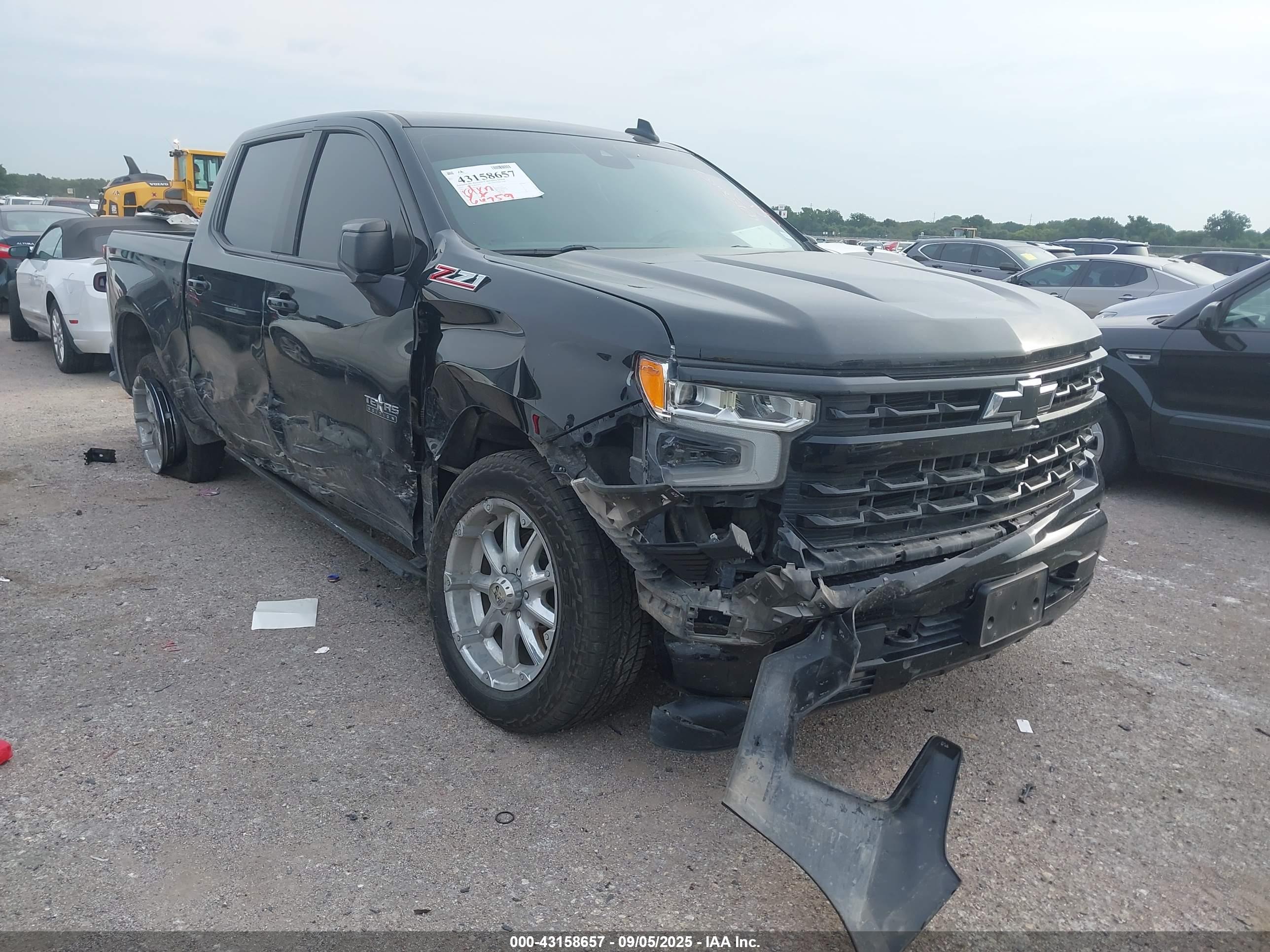 CHEVROLET SILVERADO image 6