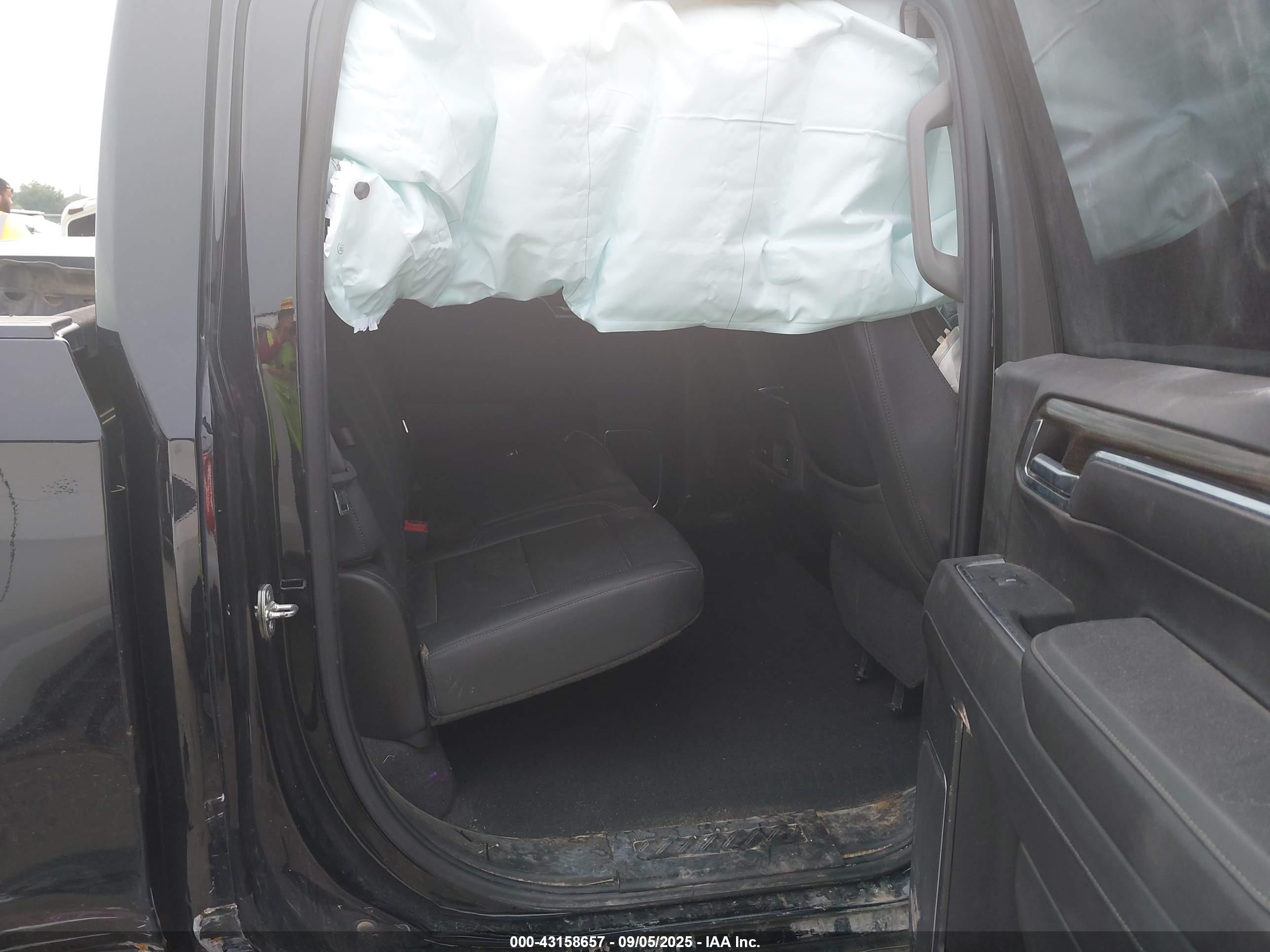 CHEVROLET SILVERADO image 8