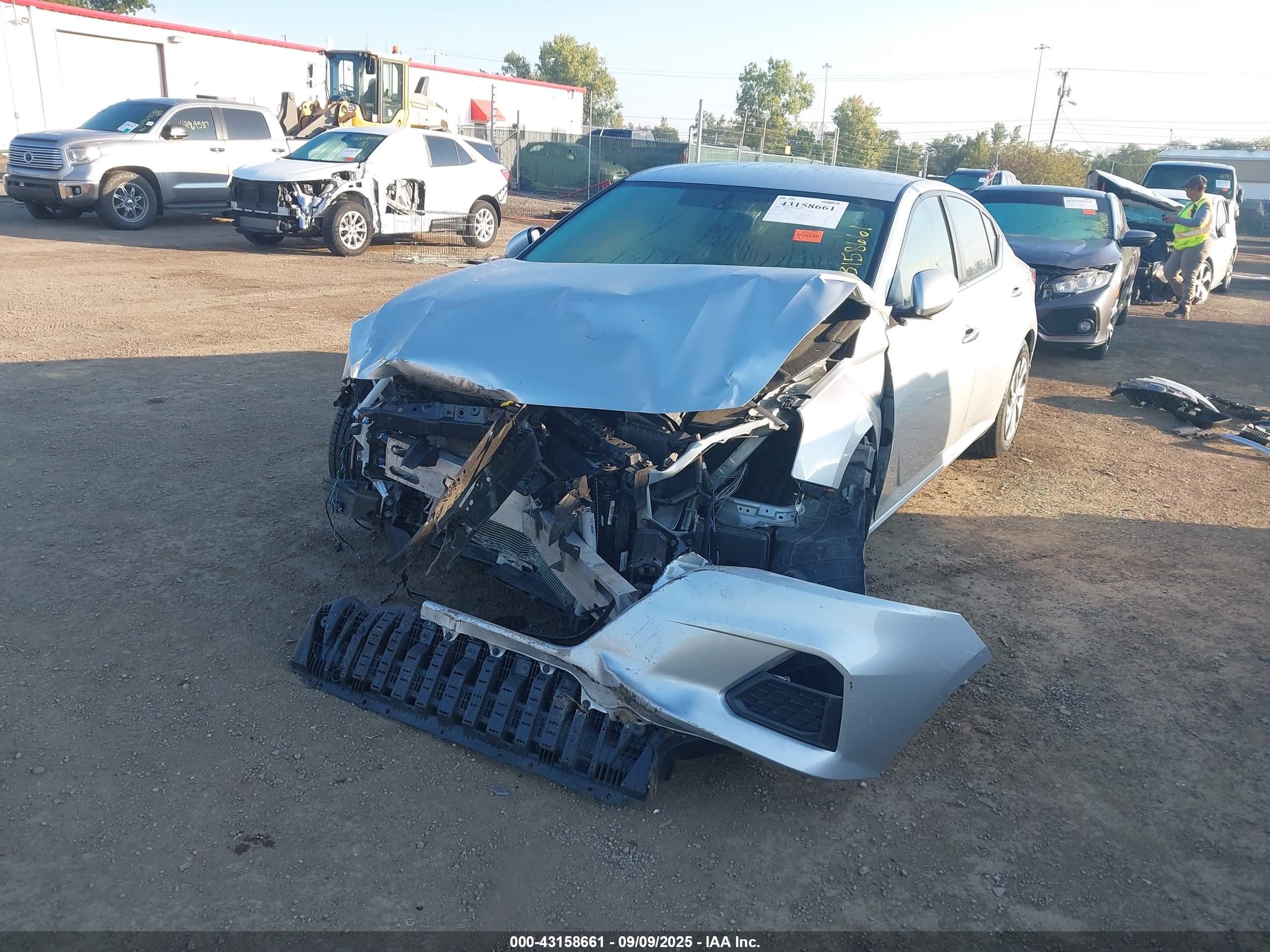 NISSAN ALTIMA image 6