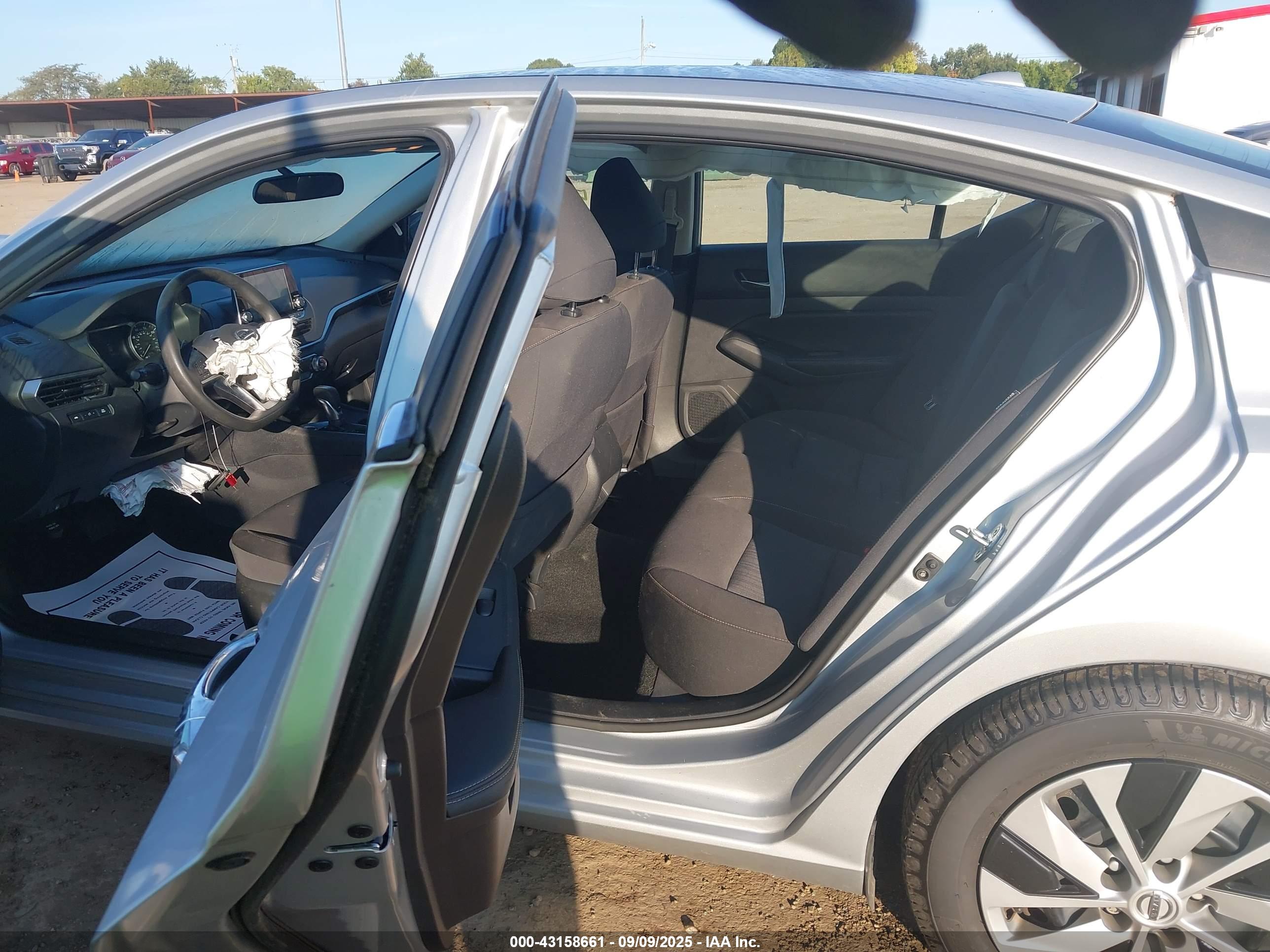 NISSAN ALTIMA image 8