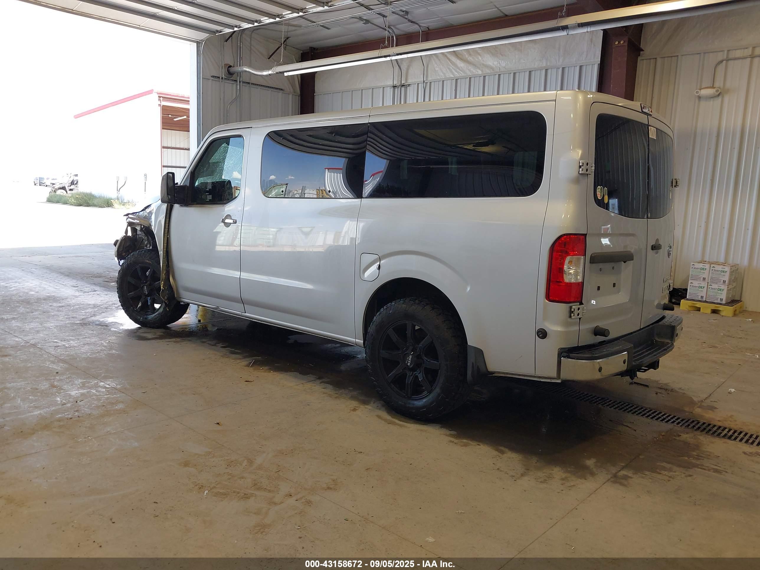 NISSAN NV image 3