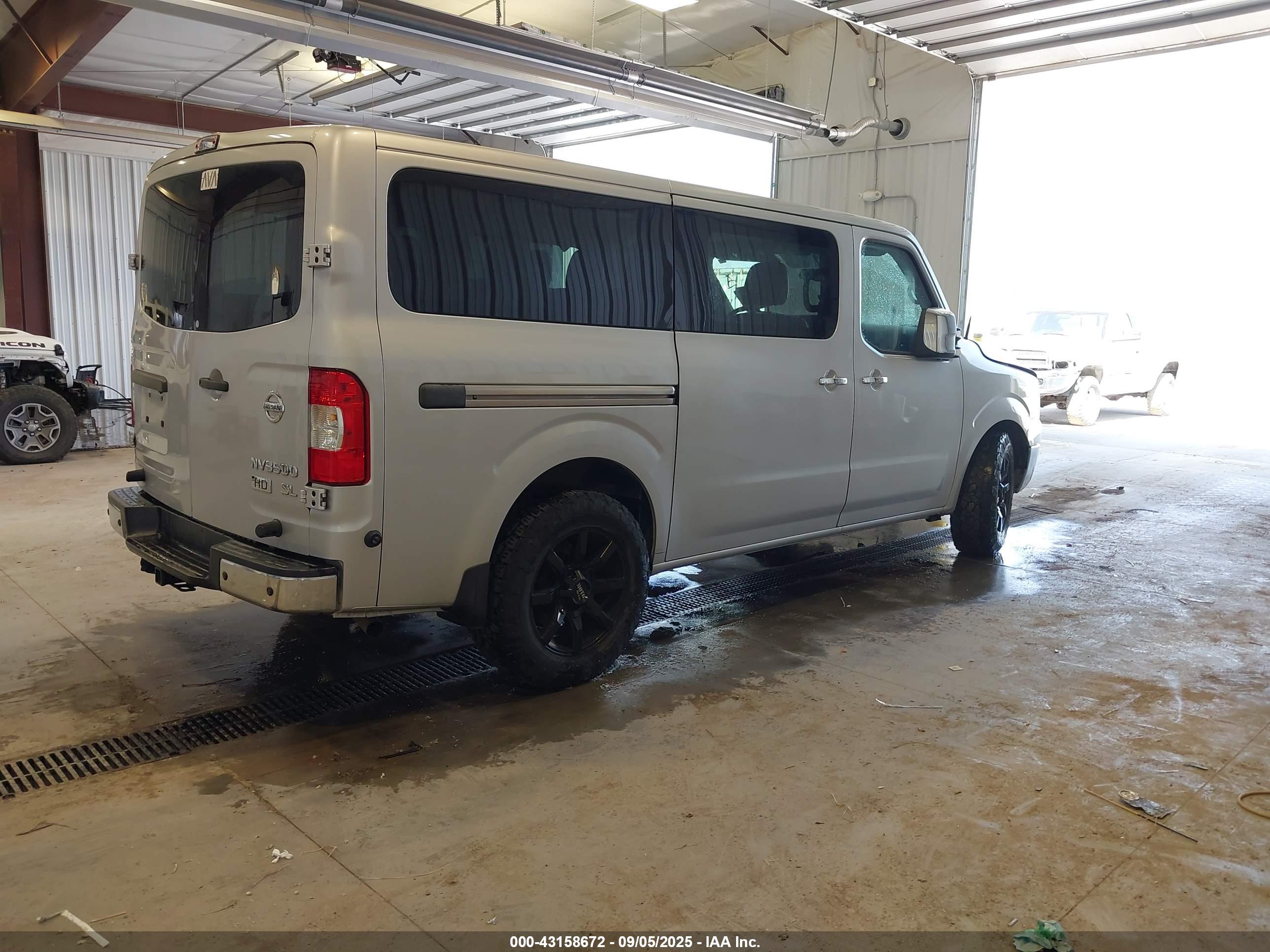 NISSAN NV image 4