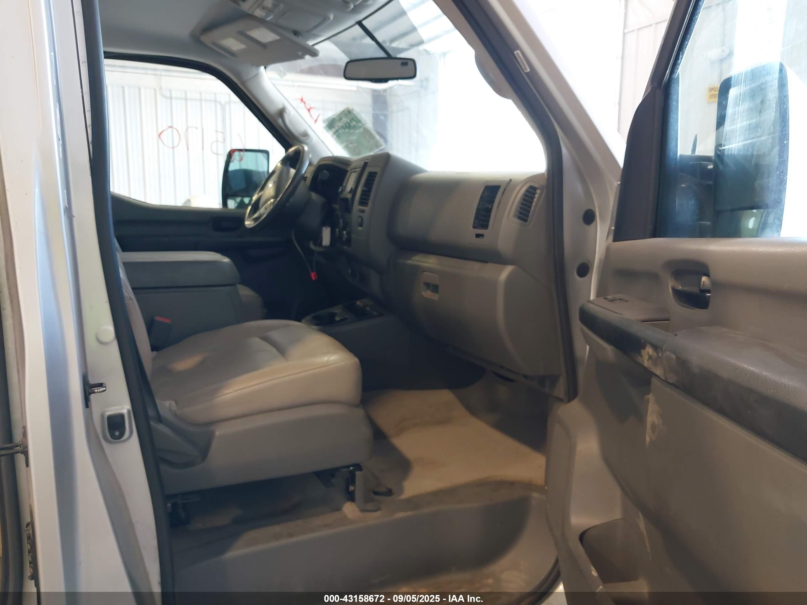 NISSAN NV image 5