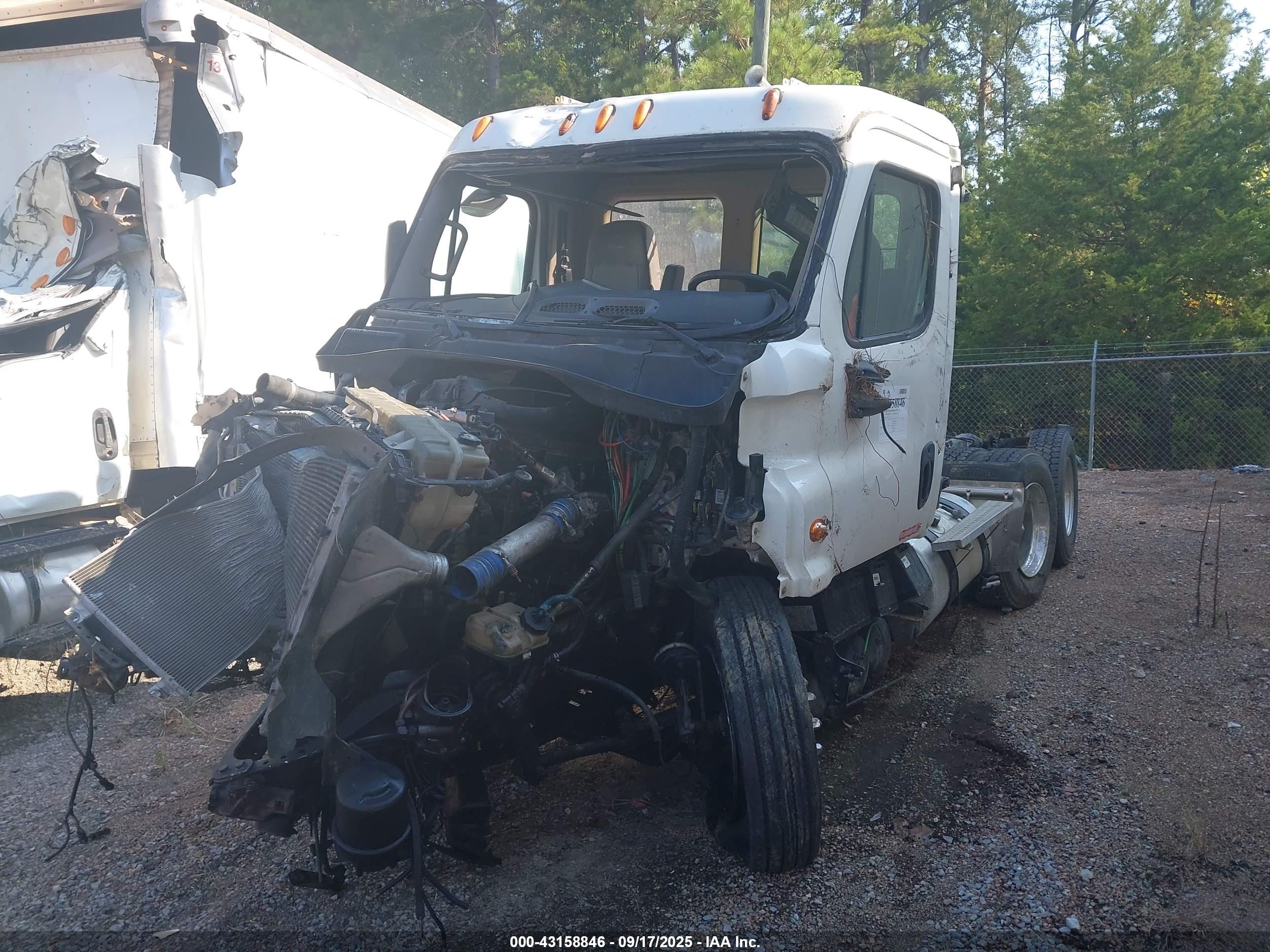 FREIGHTLINER CASCADIA image 2