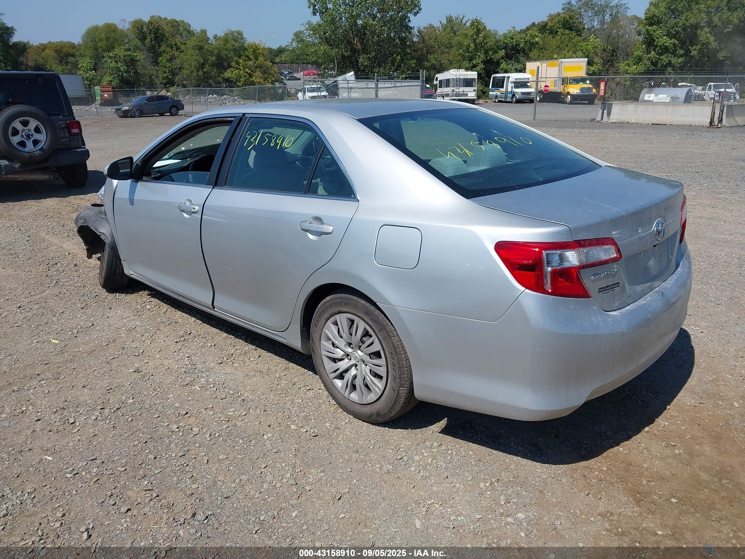 TOYOTA CAMRY image 3