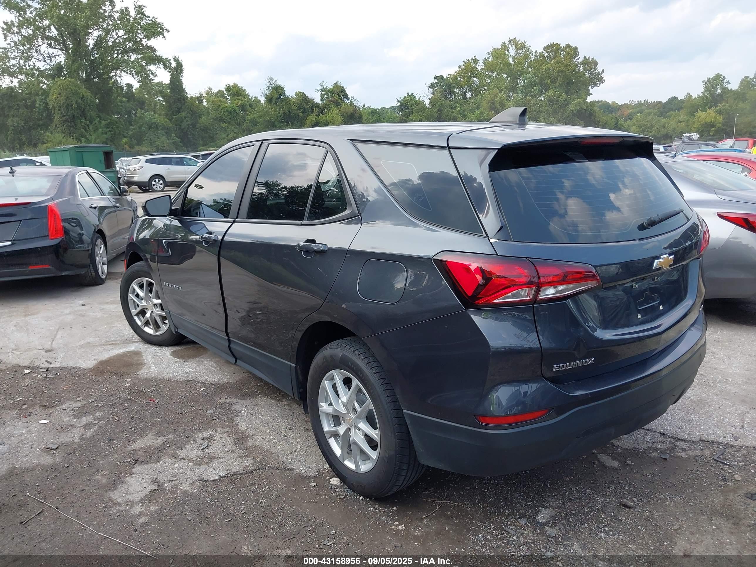CHEVROLET EQUINOX image 3