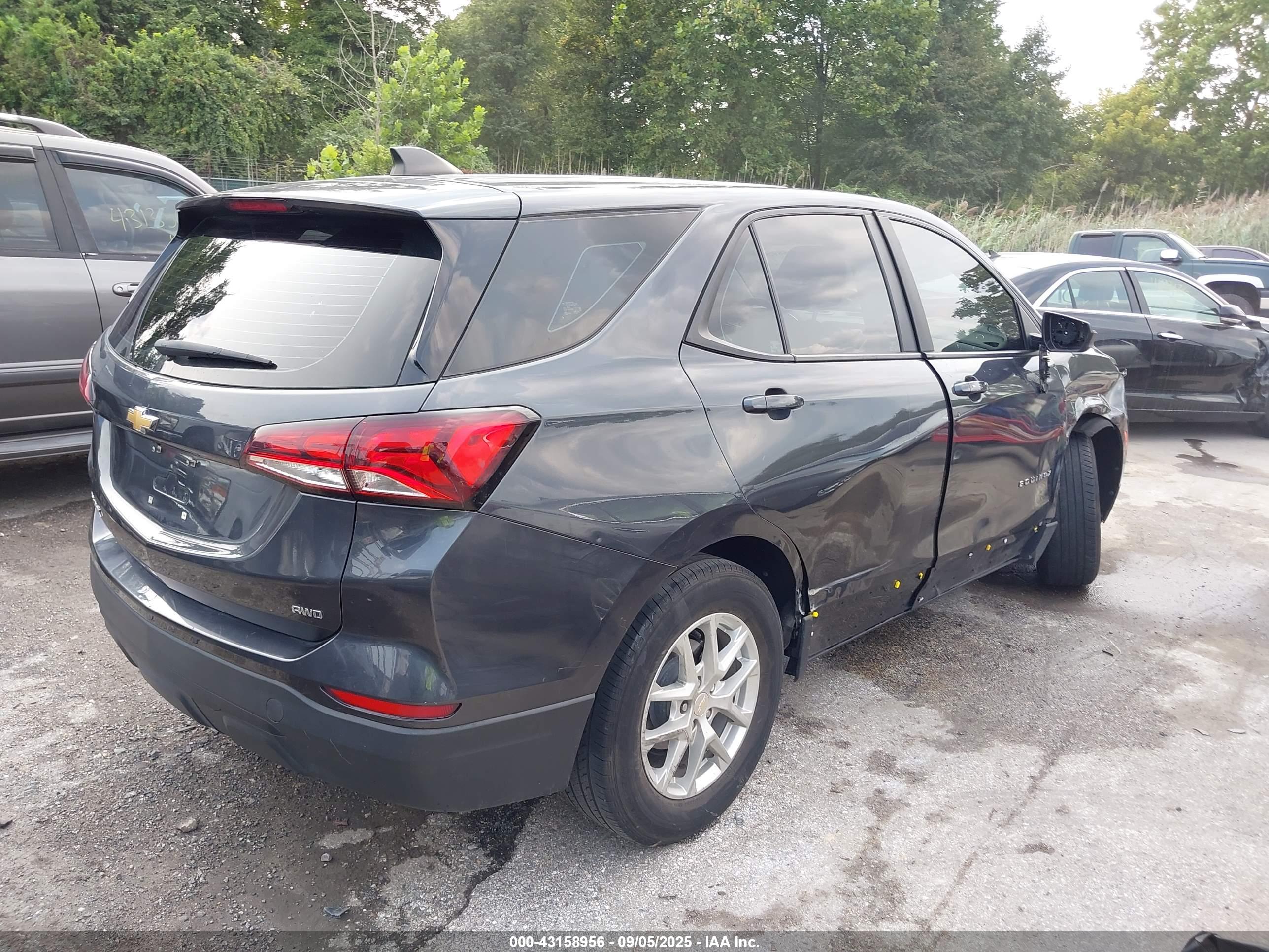 CHEVROLET EQUINOX image 4