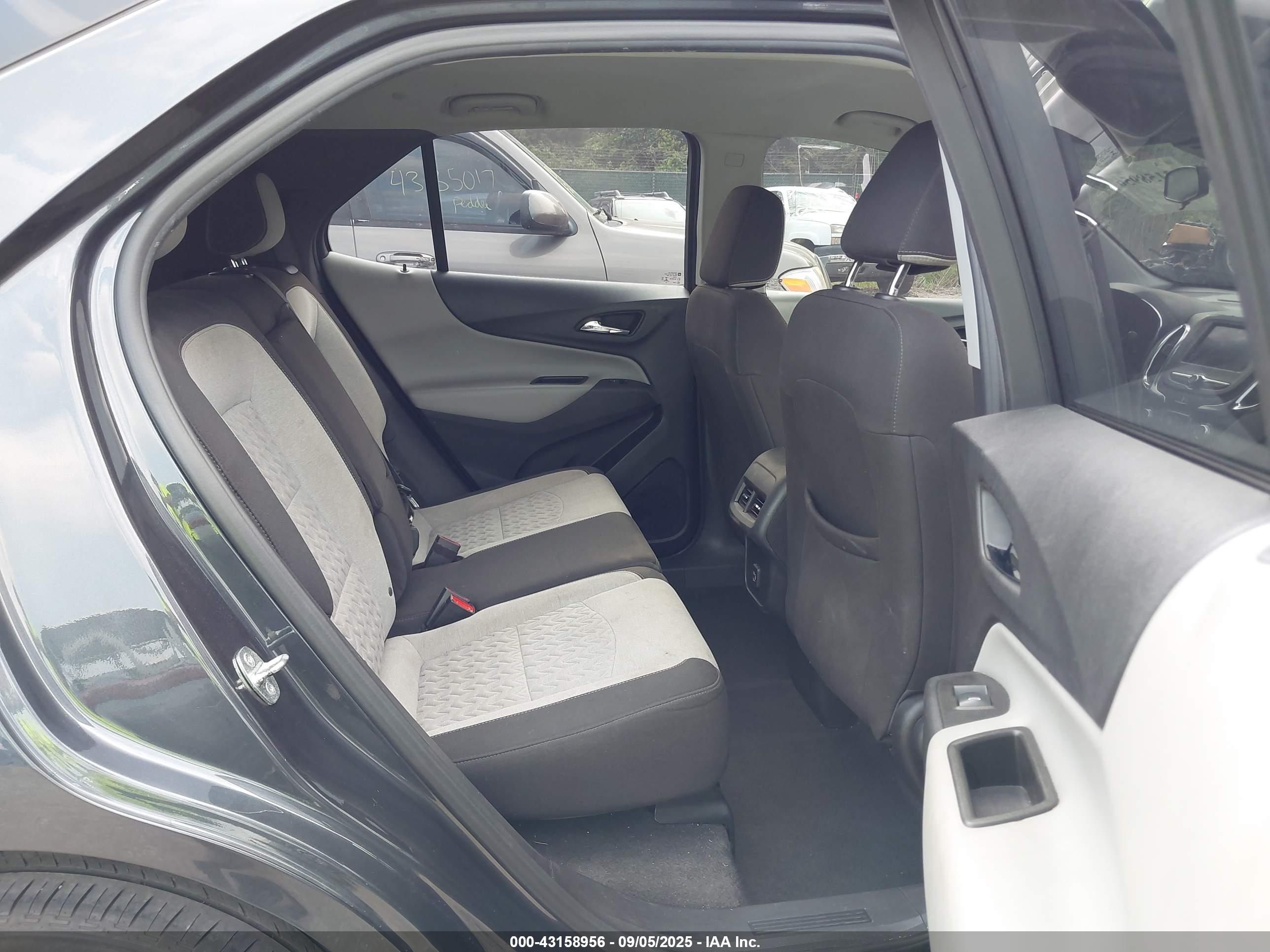 CHEVROLET EQUINOX image 8