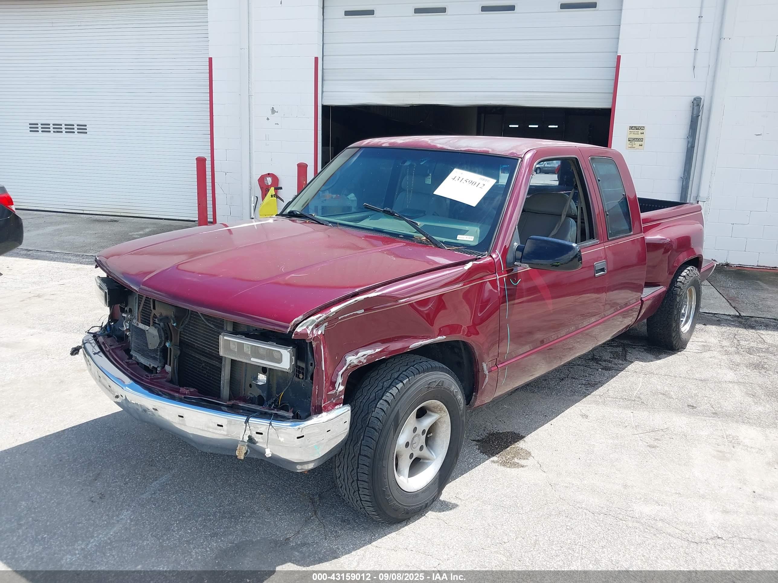 CHEVROLET GMT-400 image 2