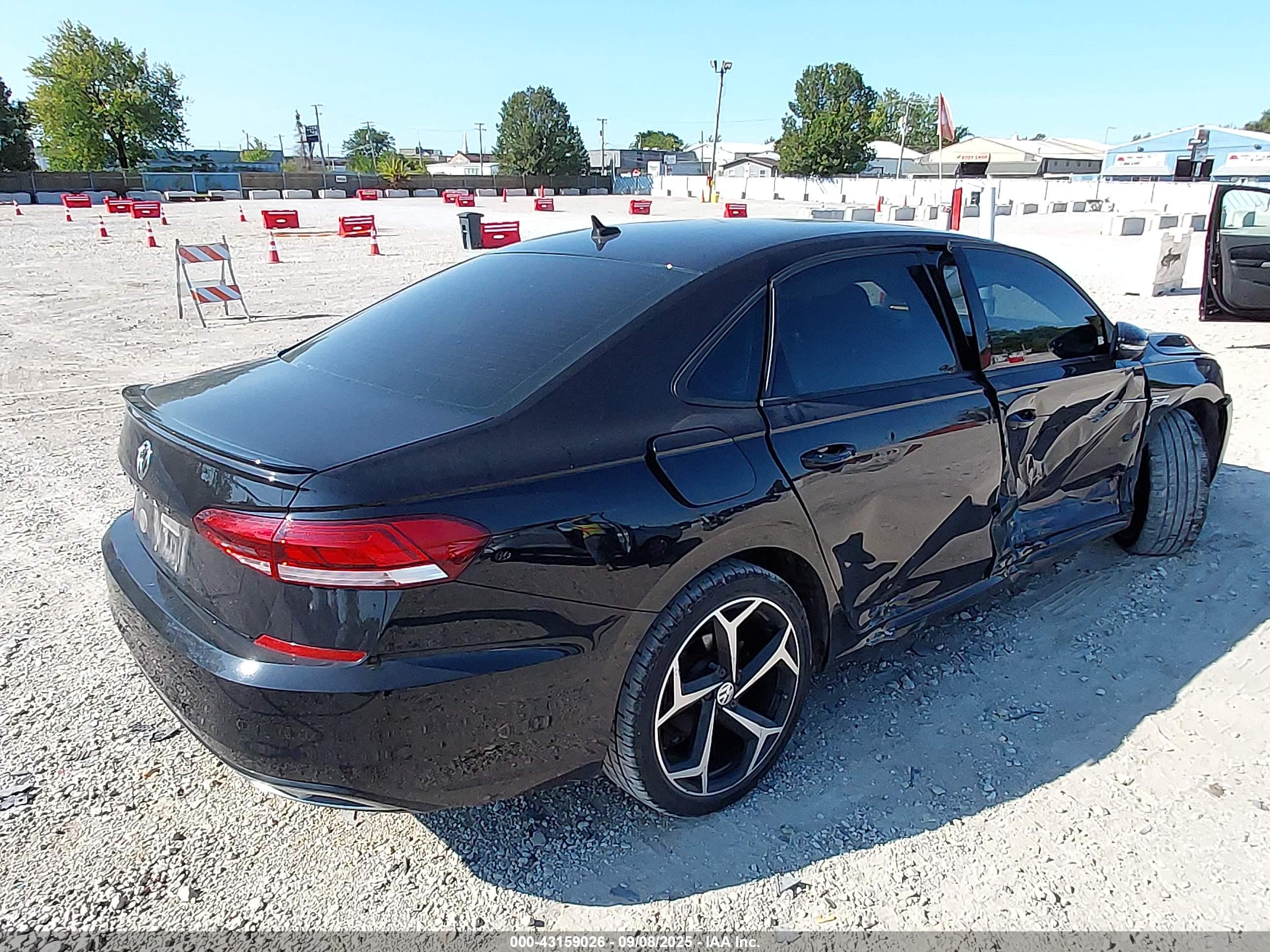 VOLKSWAGEN PASSAT image 4