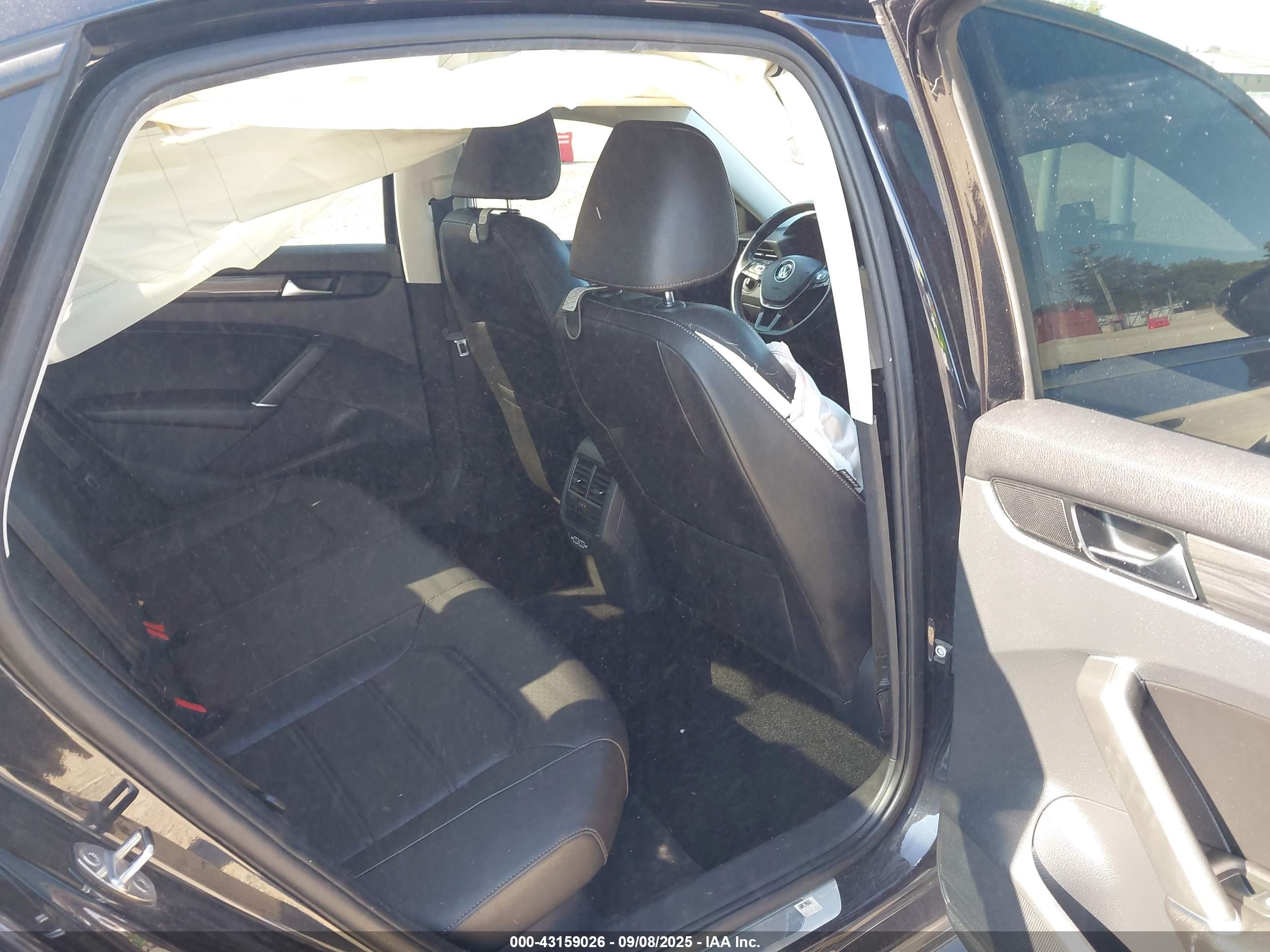 VOLKSWAGEN PASSAT image 8