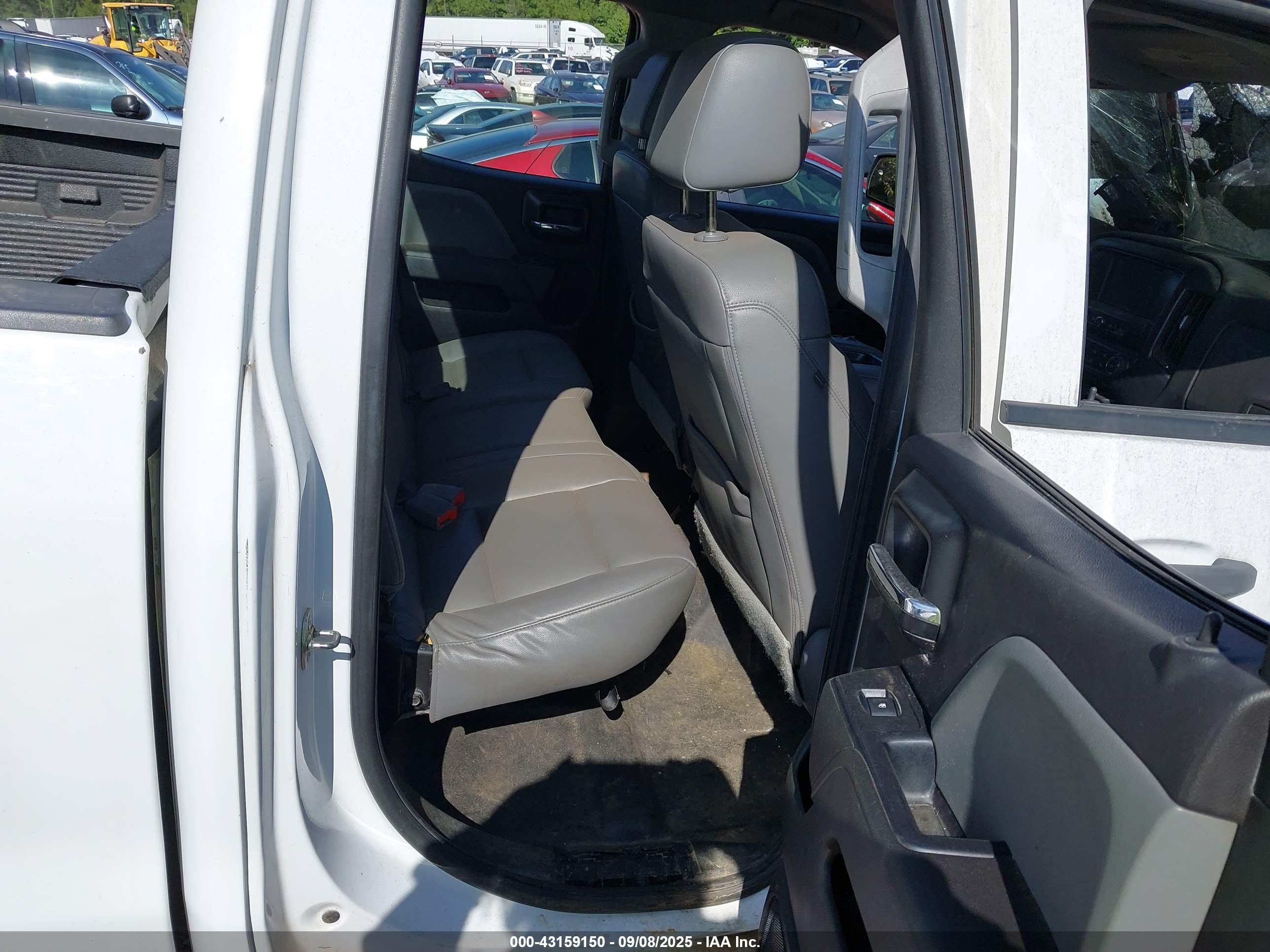 CHEVROLET SILVERADO image 8
