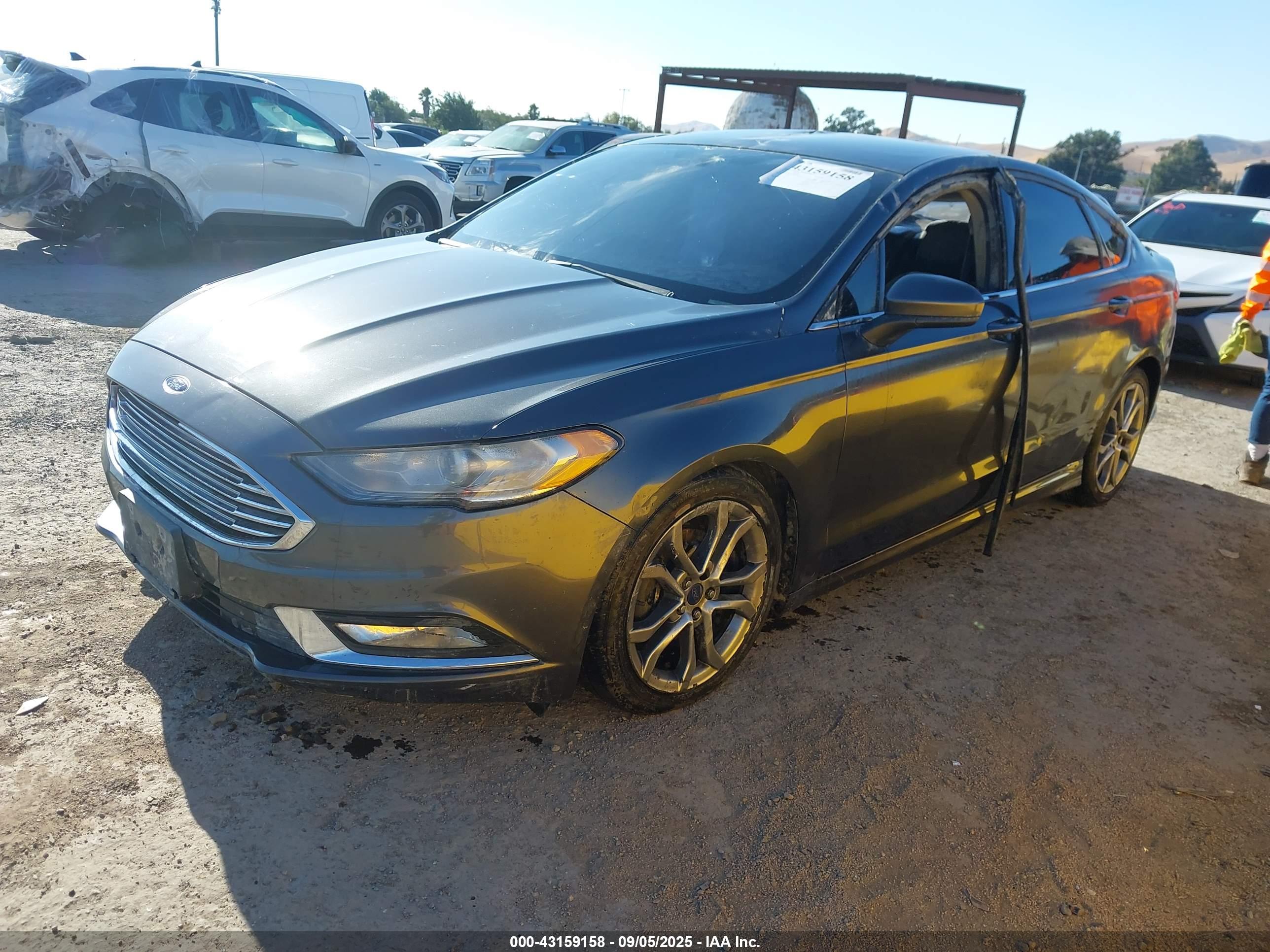 FORD FUSION image 2
